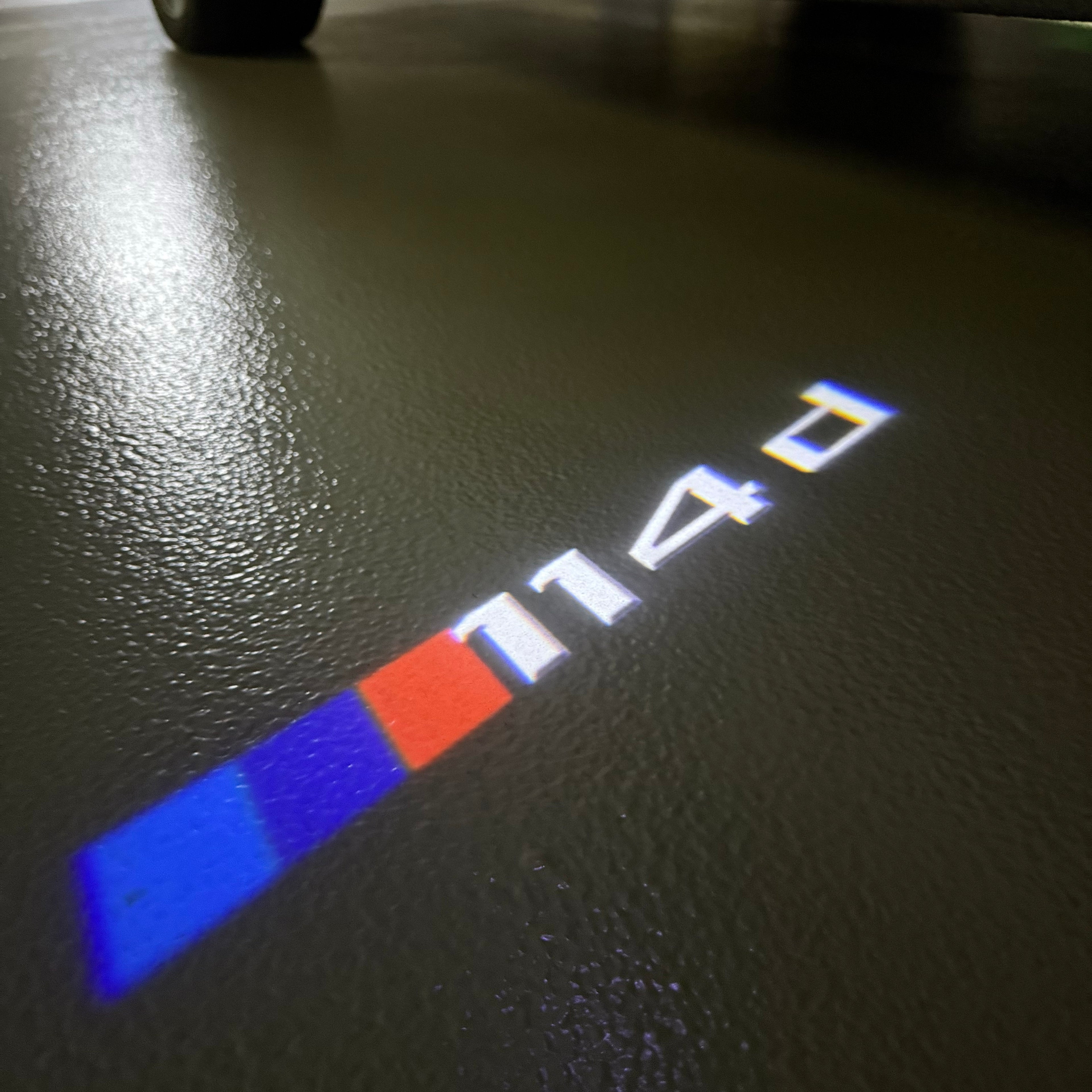 LUCES DE PROYECTOR DEL LOGOTIPO BMW M3 Nr.24 (cantidad 1 = 1 juegos / 2 luces de puerta)