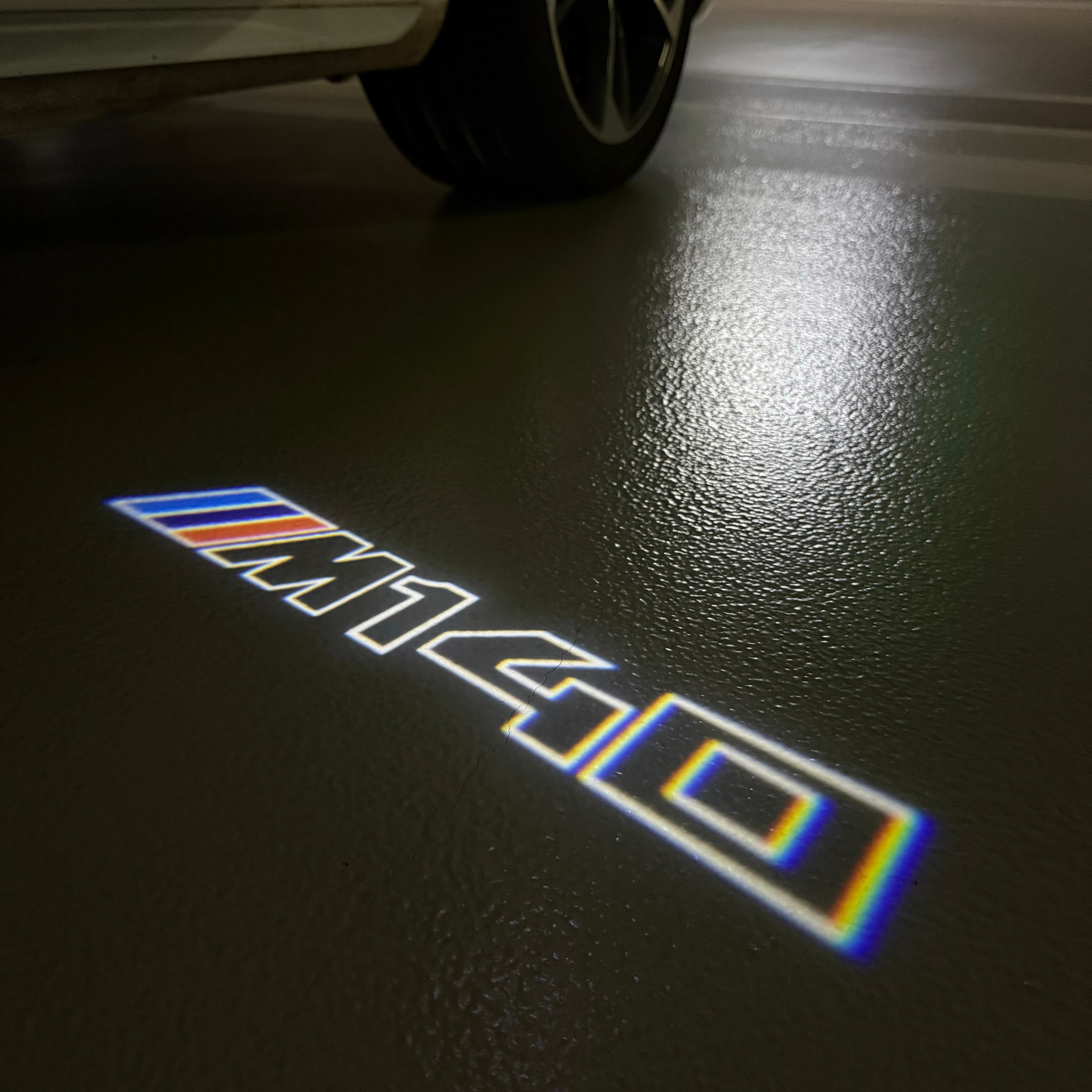 LUCES DE PROYECTOR DEL LOGOTIPO BMW M3 Nr.24 (cantidad 1 = 1 juegos / 2 luces de puerta)