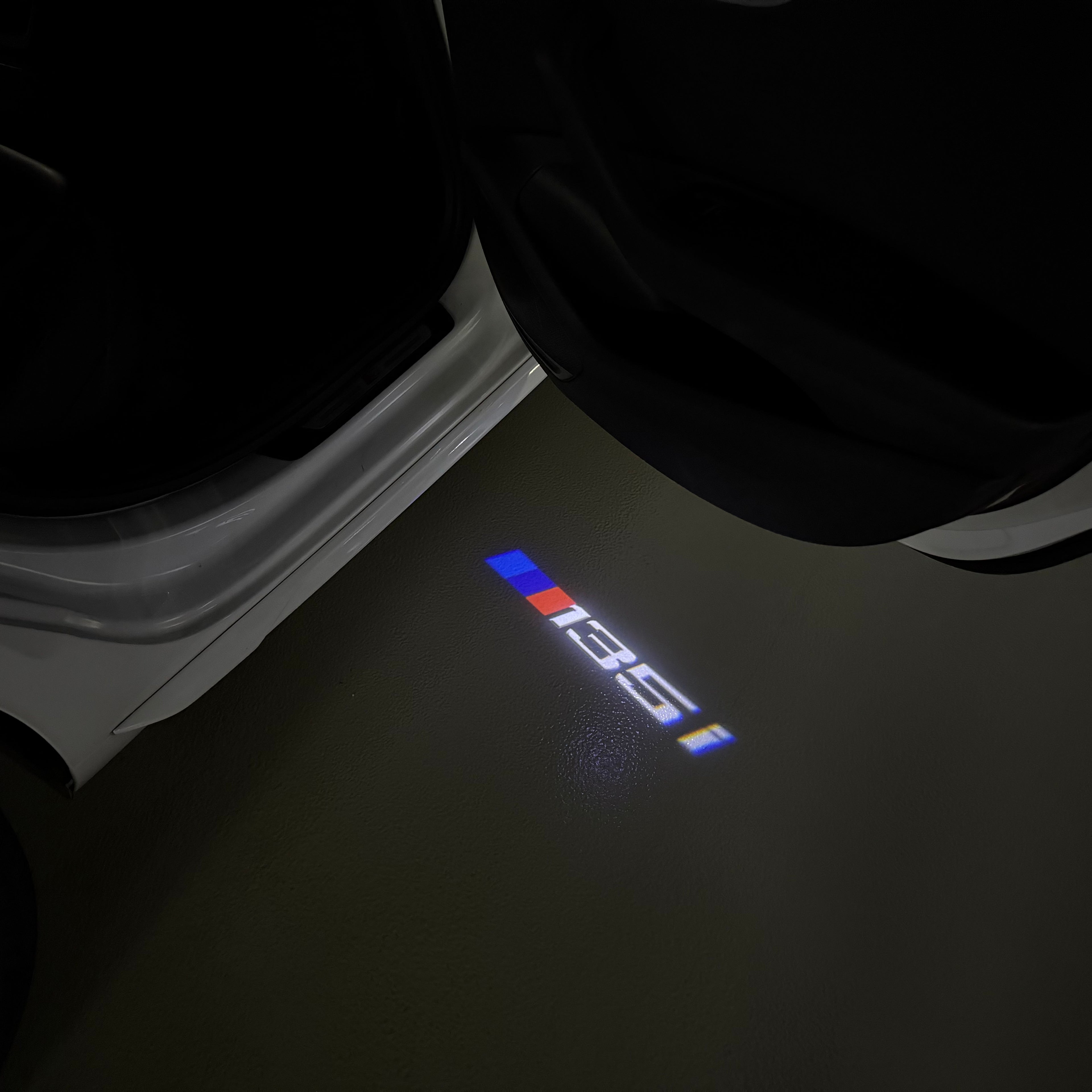 LUCES DE PROYECTOR DEL LOGOTIPO BMW M3 Nr.24 (cantidad 1 = 1 juegos / 2 luces de puerta)