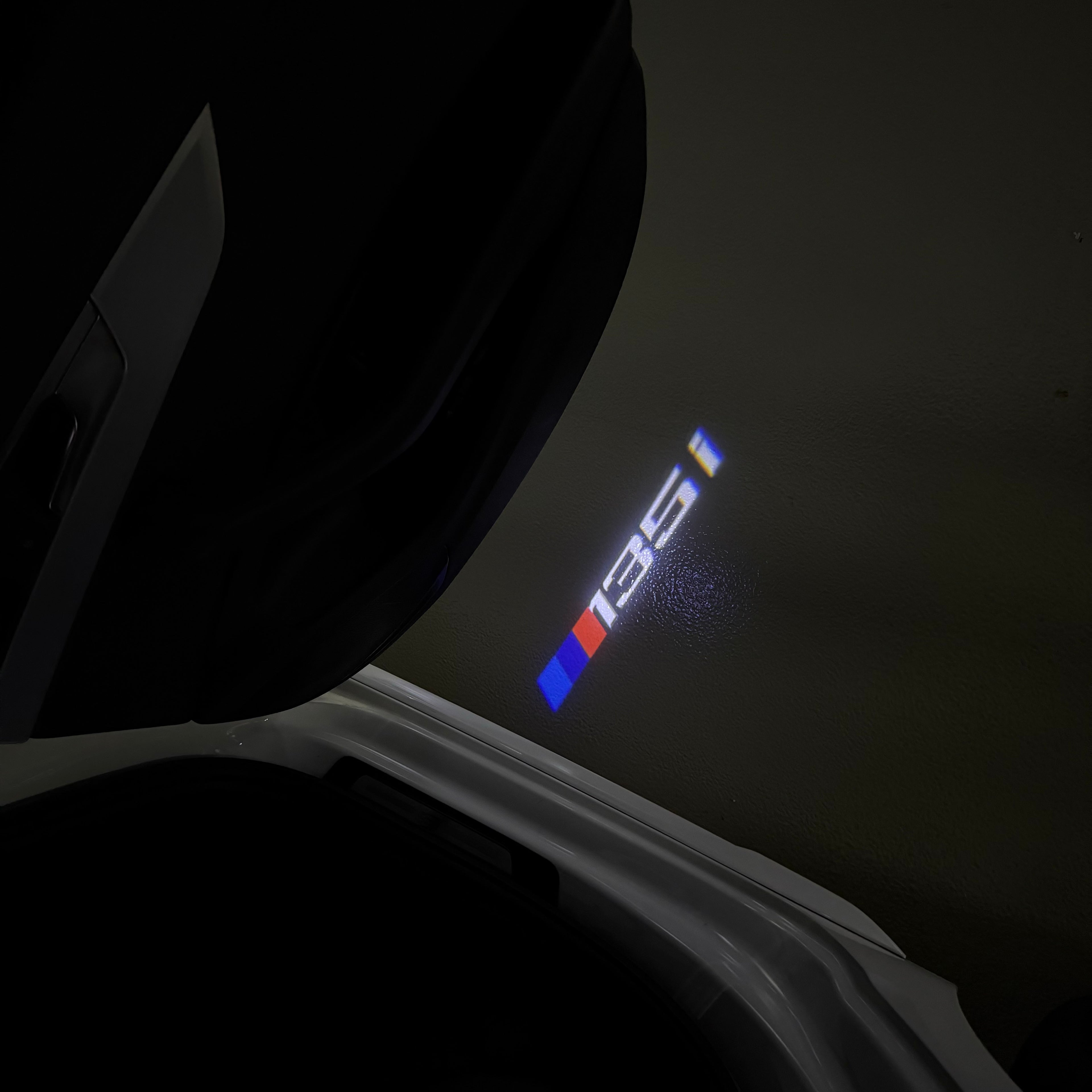 LUCES DE PROYECTOR DEL LOGOTIPO BMW M3 Nr.24 (cantidad 1 = 1 juegos / 2 luces de puerta)