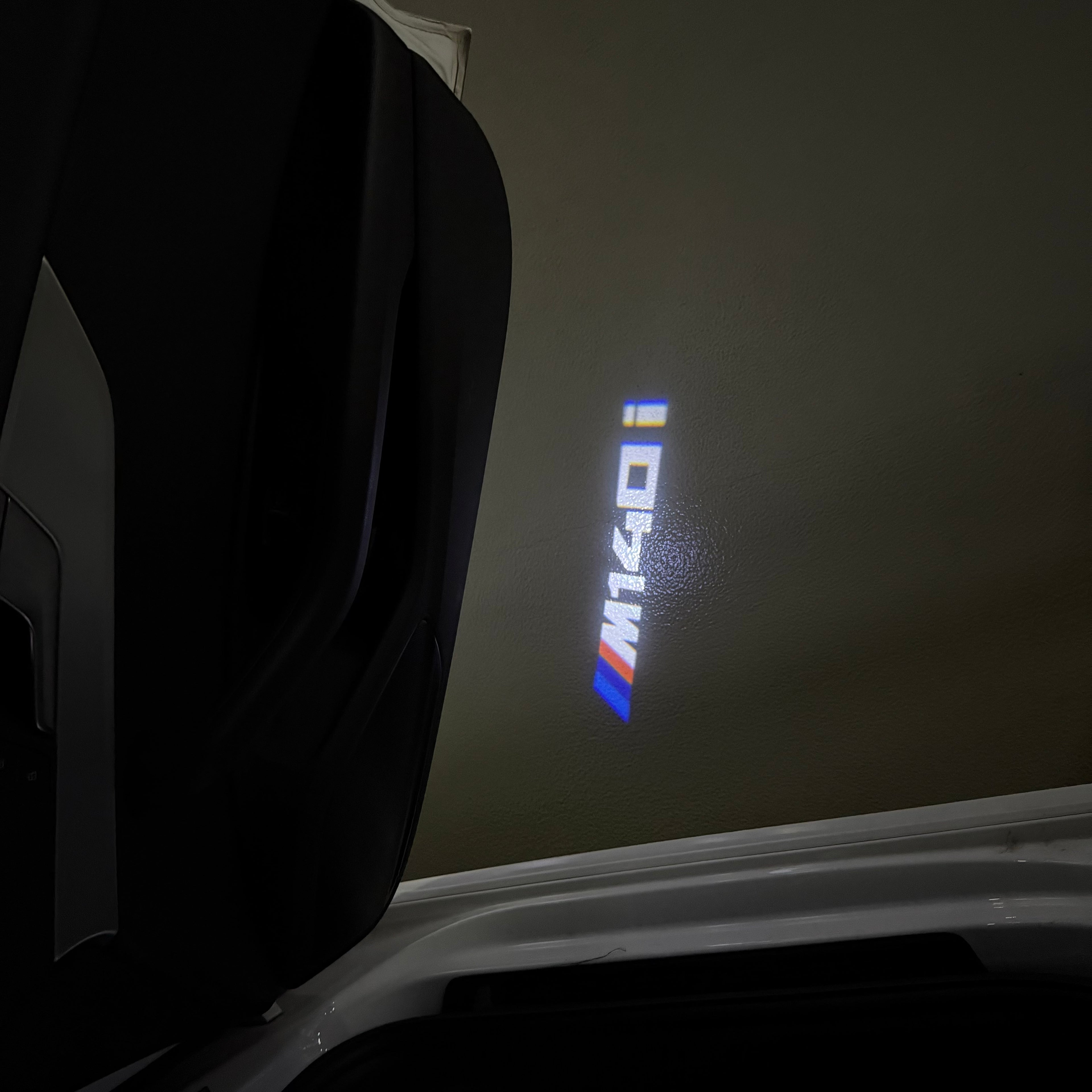LUCES DE PROYECTOR DEL LOGOTIPO BMW M3 Nr.24 (cantidad 1 = 1 juegos / 2 luces de puerta)