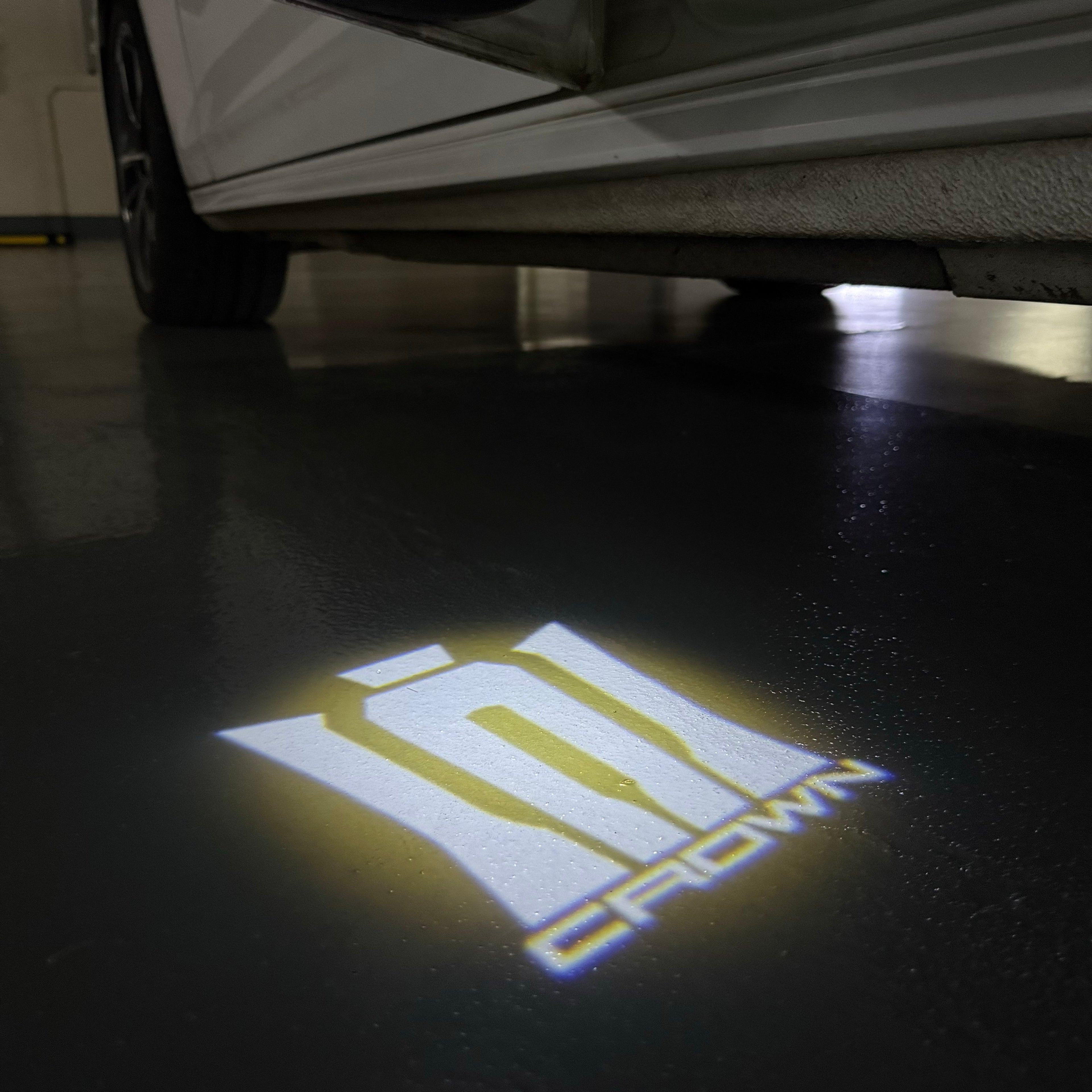 TOYOTA  CROWN  LOGO PROJECROTR LIGHTS  (quantity 1 = 1 sets/2 door lights) Nr.0GP25