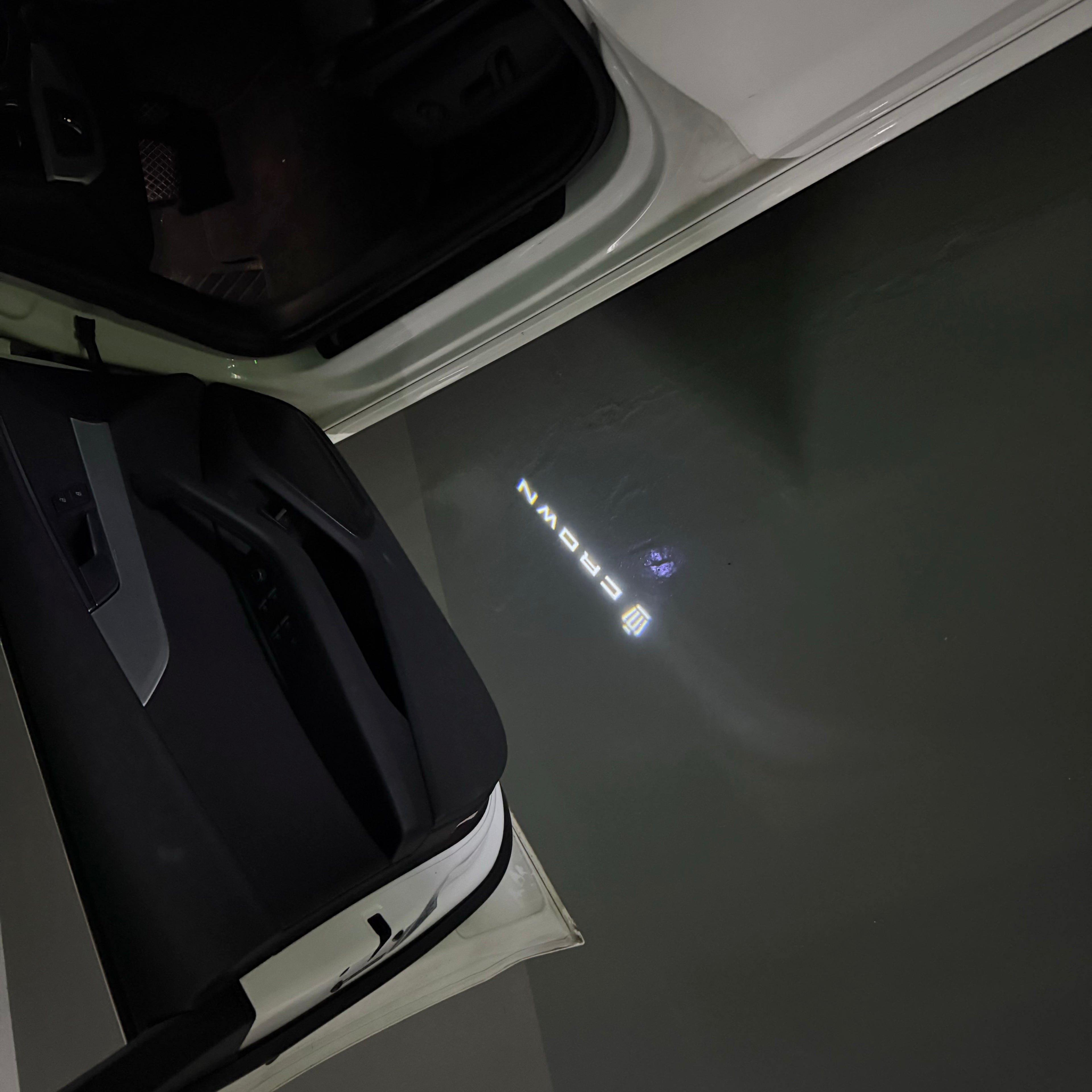 TOYOTA  CROWN  LOGO PROJECROTR LIGHTS  (quantity 1 = 1 sets/2 door lights) Nr.0GP26