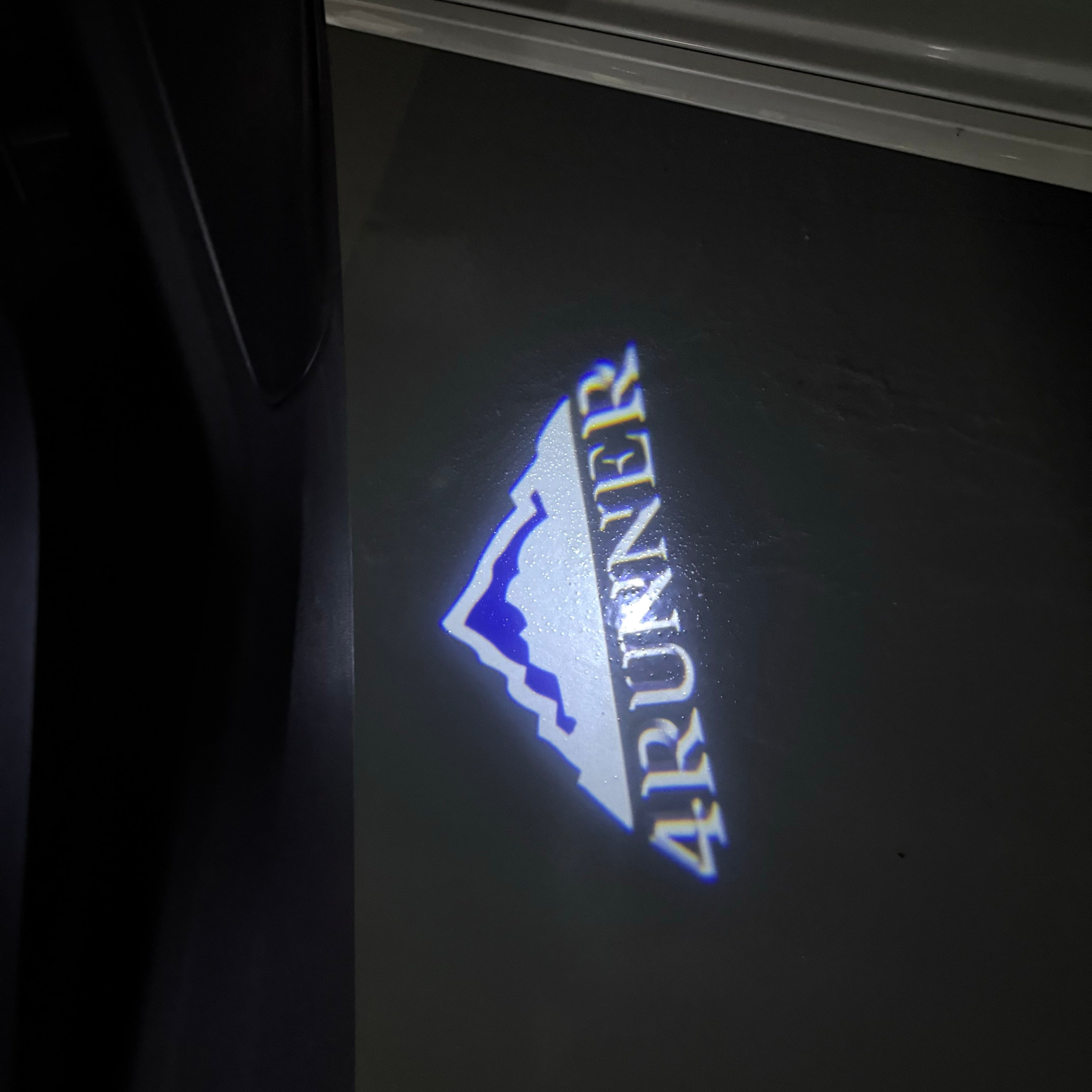 Toyota LOGO PROJECROTR LIGHTS Nr.02 (quantité 1 = 1 ensembles / 2 feux de porte)