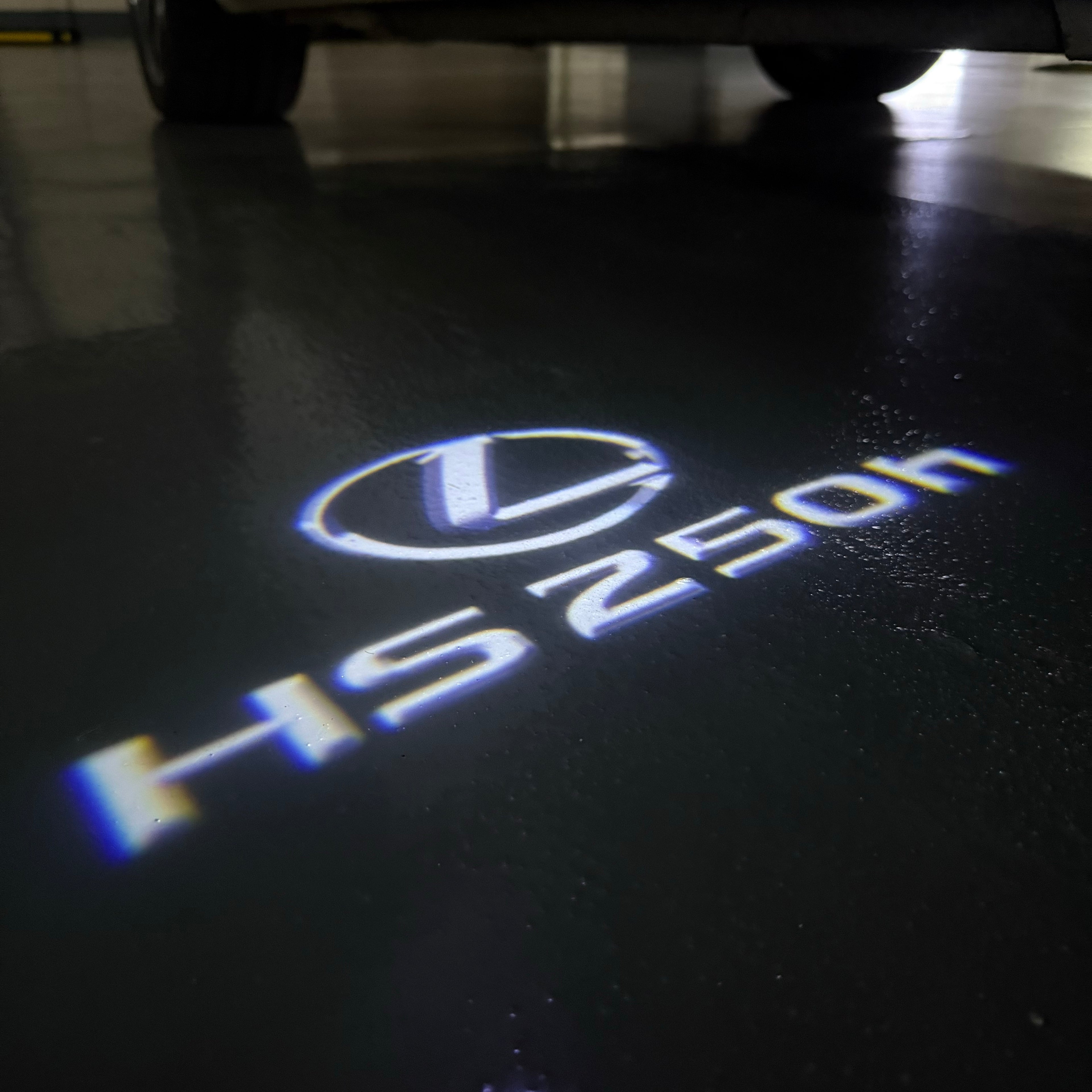 LEXUS LOGO PROJECTOR LIGHTS Nr.01 (الكمية 1 = 1 مجموعة / 2 أضواء باب)