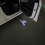 LEXUS LOGO PROJECTOR LIGHTS Nr.01 (الكمية 1 = 1 مجموعة / 2 أضواء باب)