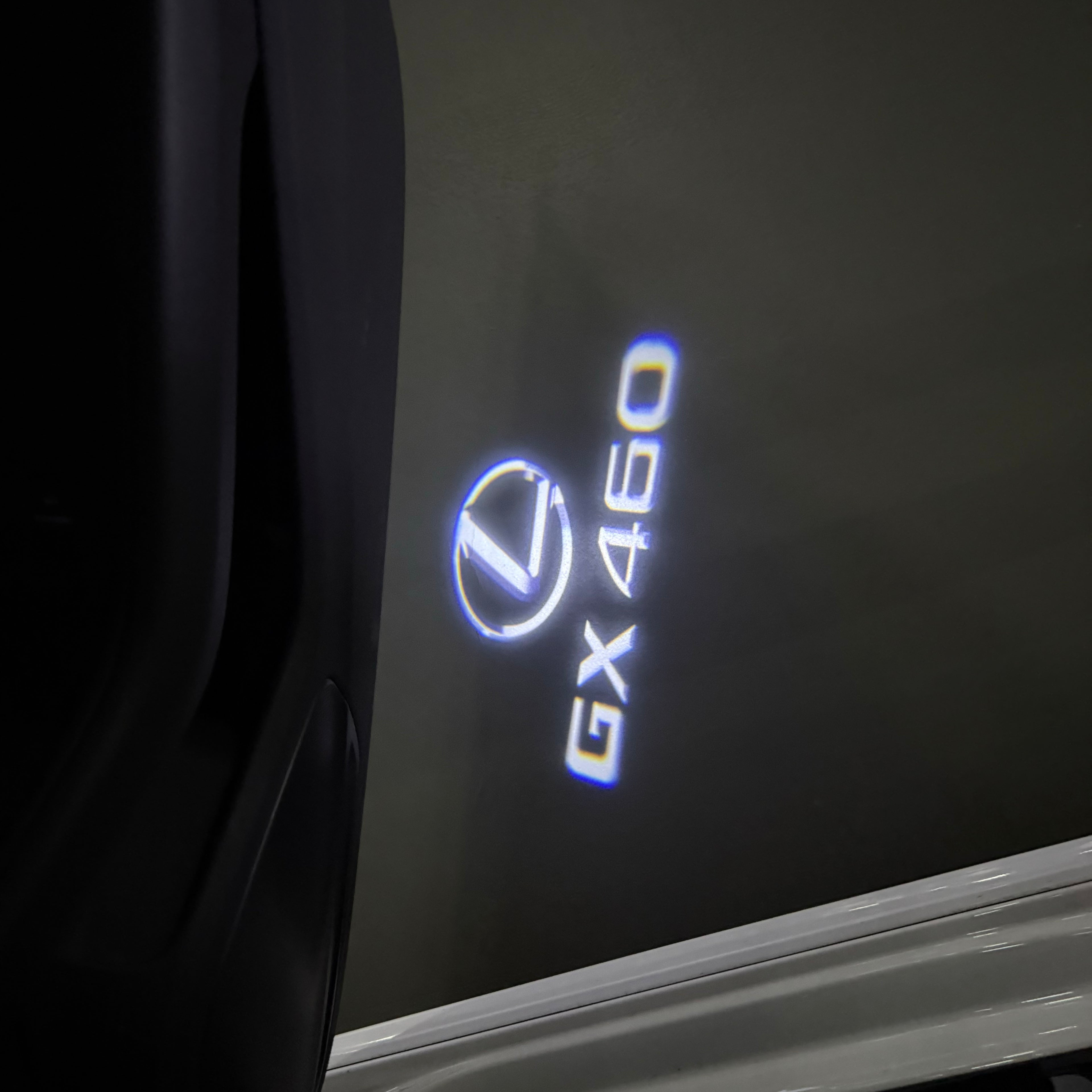 LEXUS LOGO PROJECTOR LIGHTS Nr.01 (الكمية 1 = 1 مجموعة / 2 أضواء باب)