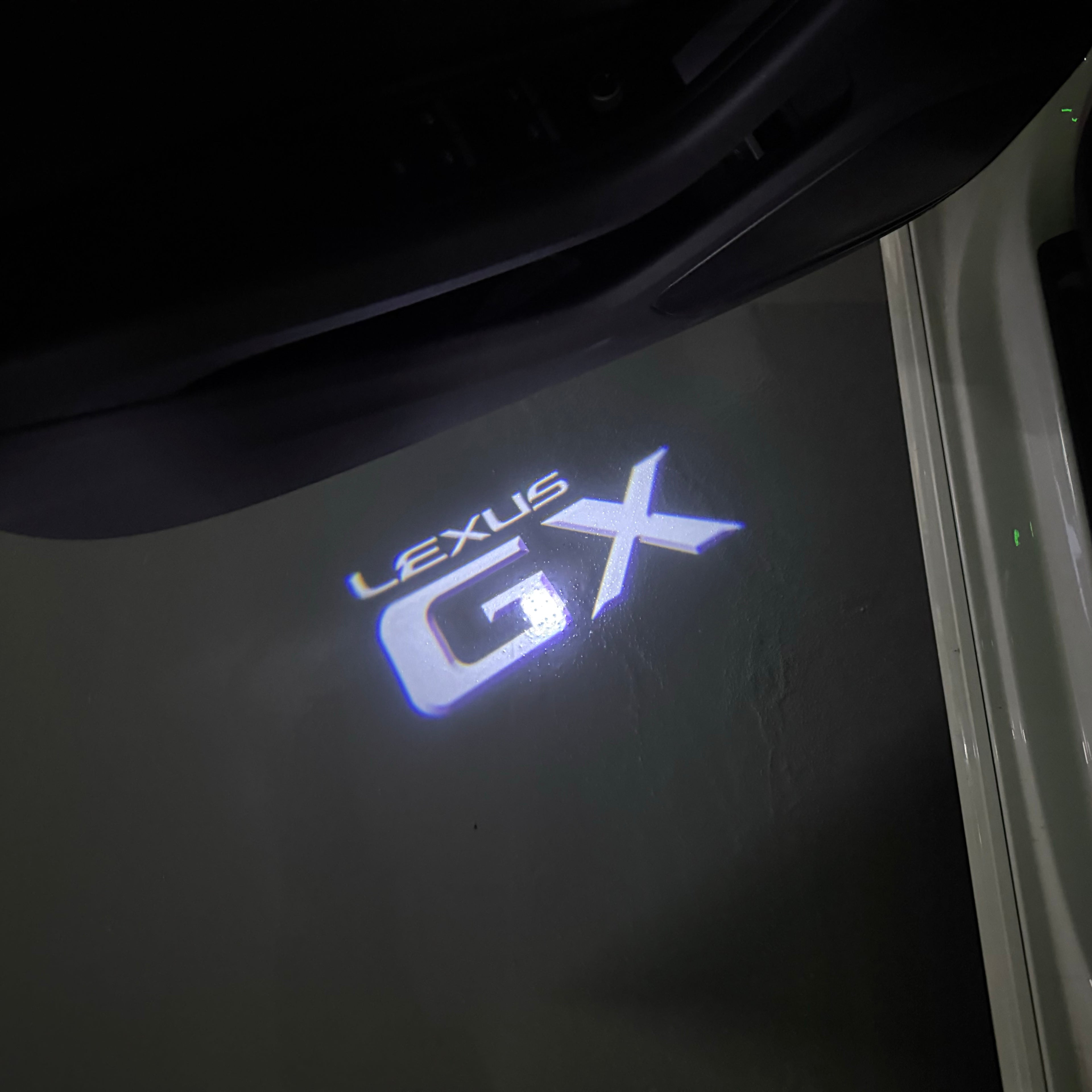 LEXUS LOGO PROJECTOR LIGHTS Nr.01 (الكمية 1 = 1 مجموعة / 2 أضواء باب)