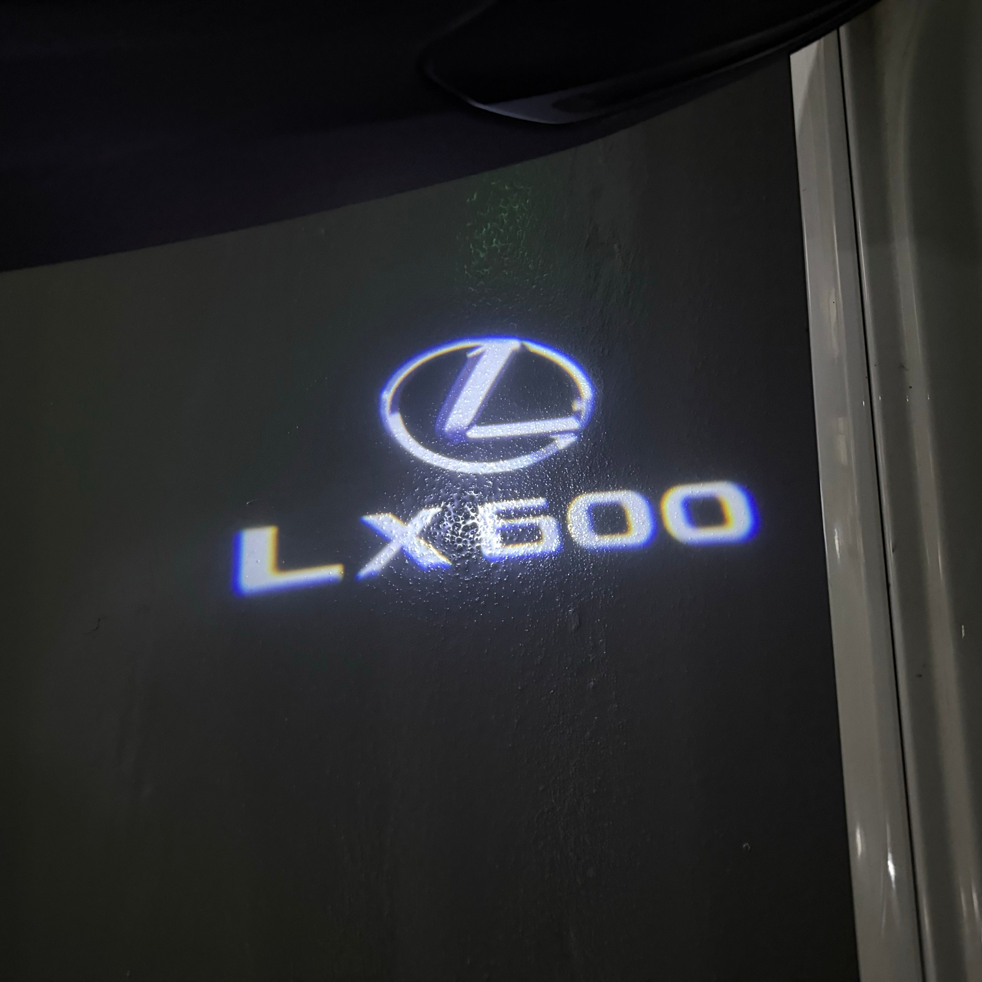 LEXUS LOGO PROJECROTR LIGHTS Nr.01 (Menge 1 = 1 Sets/2 Türleuchten)