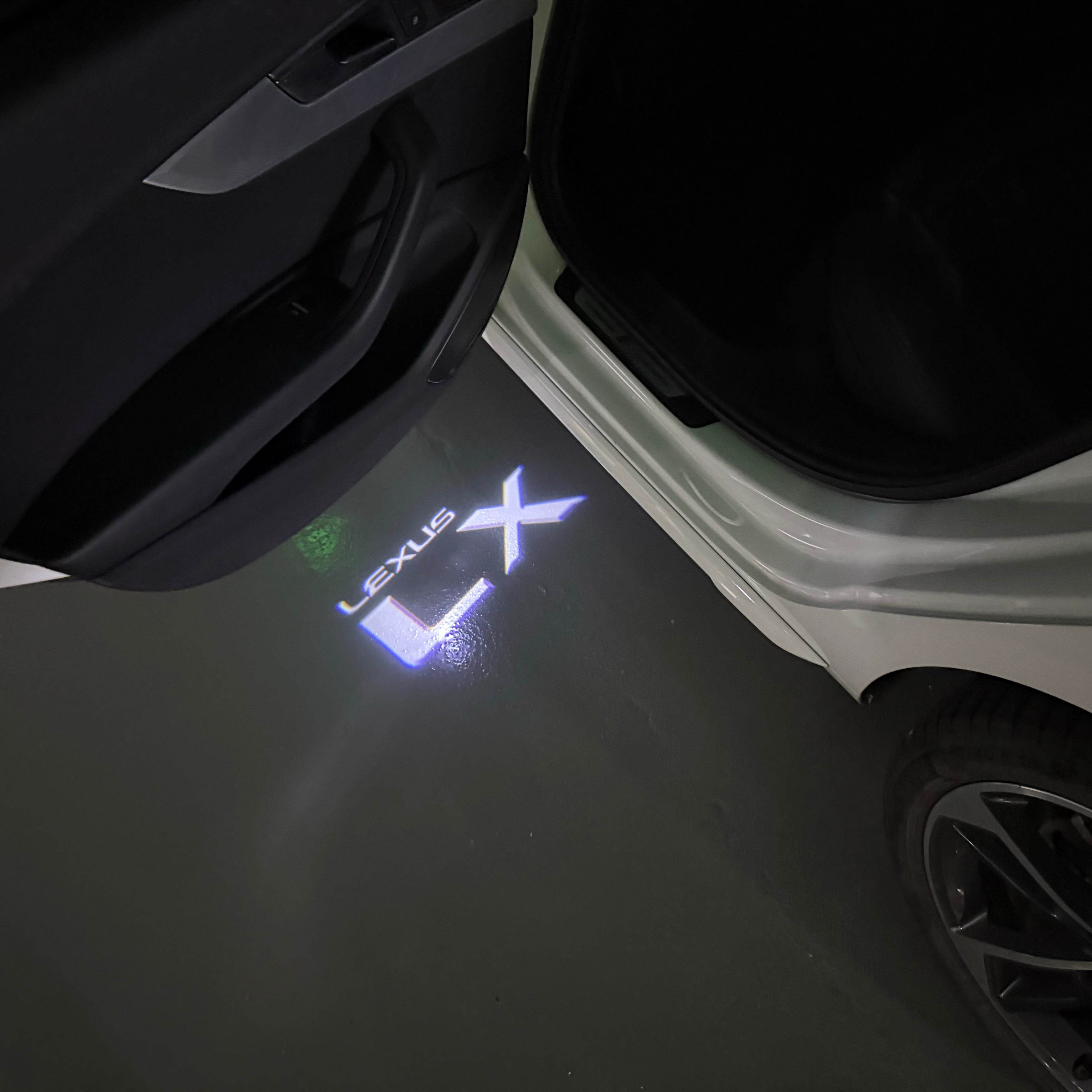 LEXUS LOGO PROJECROTR LIGHTS Nr.01 (Menge 1 = 1 Sets/2 Türleuchten)