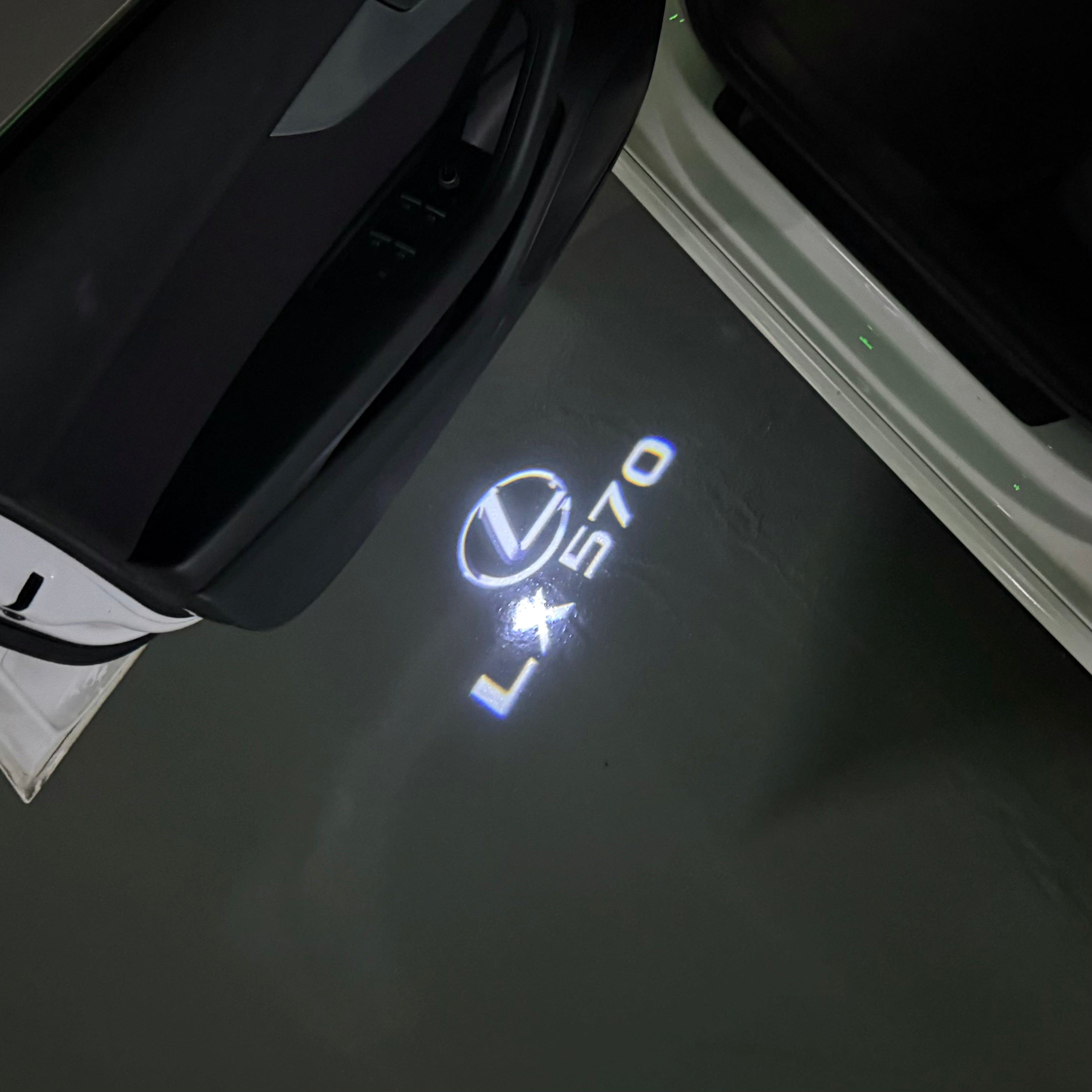 LEXUS LOGO PROJECROTR LIGHTS Nr.01 (Menge 1 = 1 Sets/2 Türleuchten)