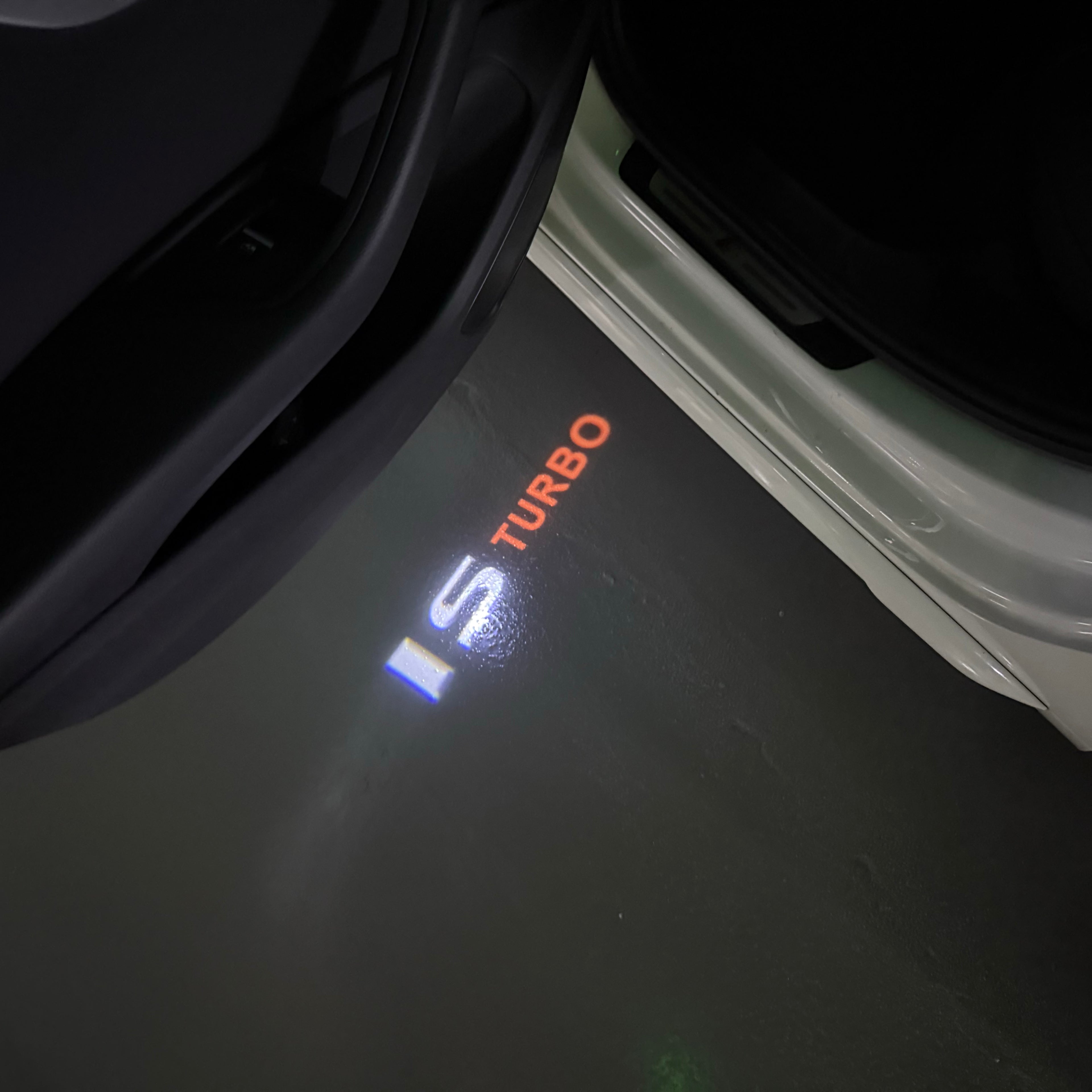 LEXUS LOGO PROJECTOR LIGHTS Nr.01 (الكمية 1 = 1 مجموعة / 2 أضواء باب)
