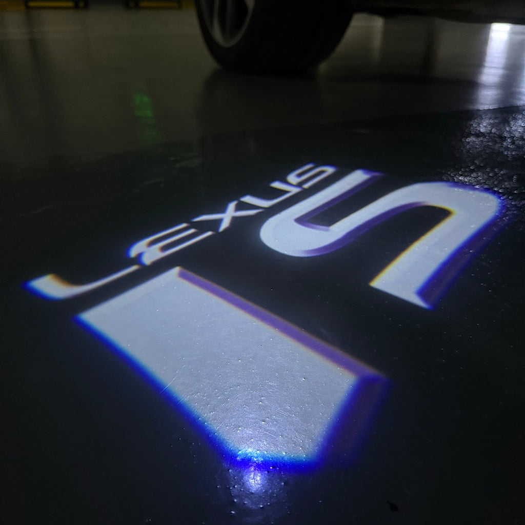 LEXUS LOGO PROJECTOR LIGHTS Nr.01 (الكمية 1 = 1 مجموعة / 2 أضواء باب)