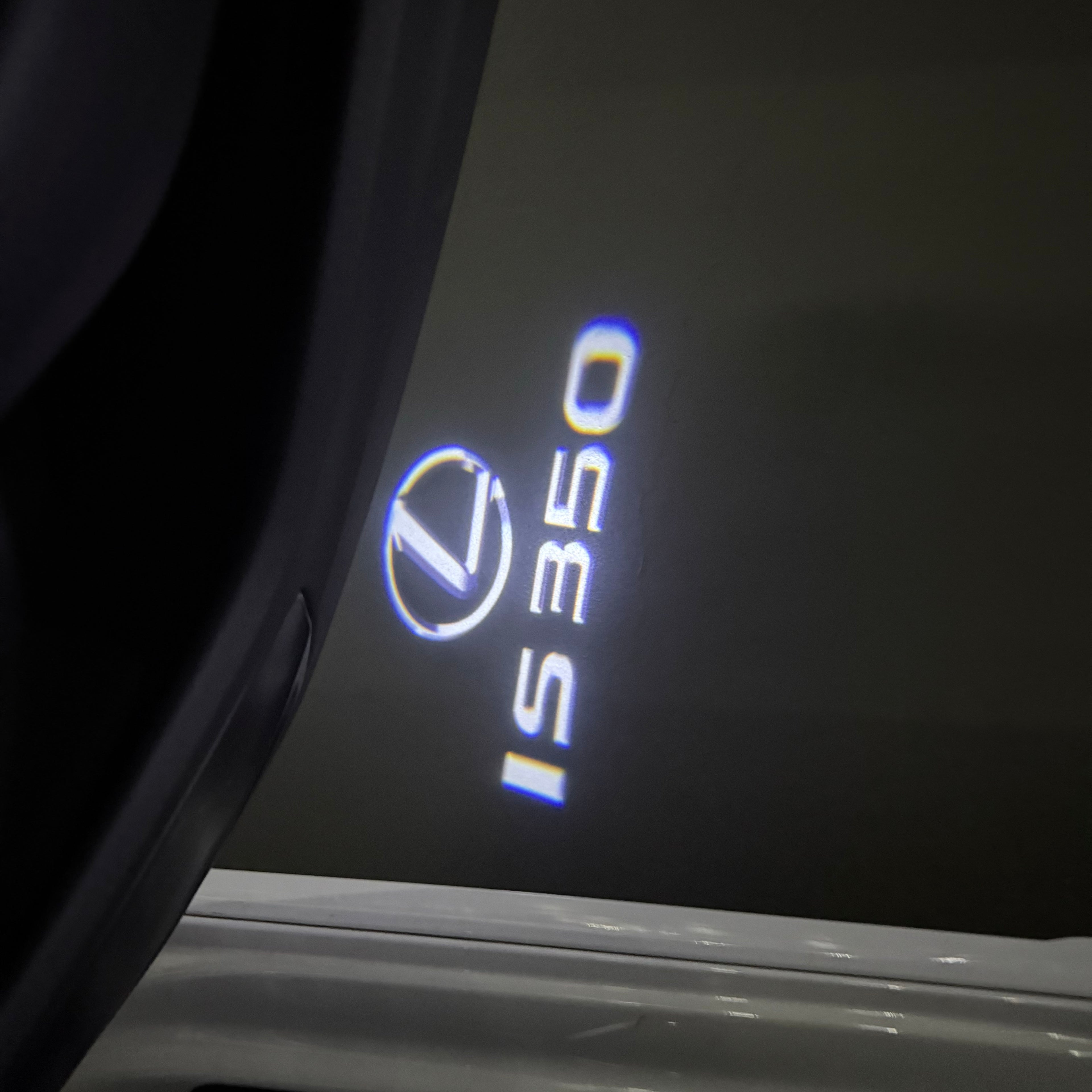 LEXUS LOGO PROJECTOR LIGHTS Nr.01 (الكمية 1 = 1 مجموعة / 2 أضواء باب)