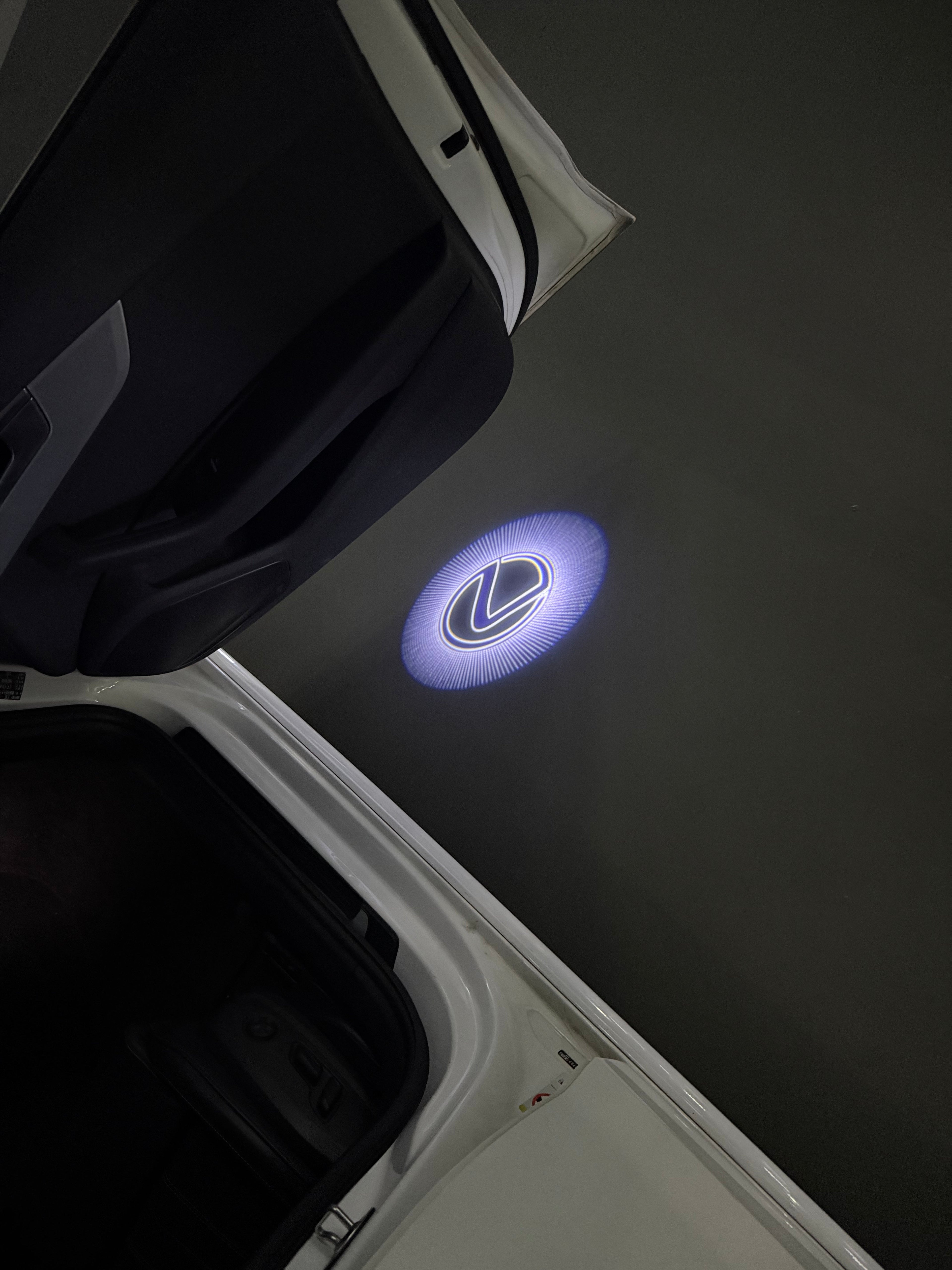 LUCES LEXUS LOGO PROJECROTR Nr.01 (cantidad 1 = 1 juegos / 2 luces de puerta)