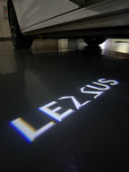 LEXUS LOGO PROJECTOR LIGHTS Nr.01 (الكمية 1 = 1 مجموعة / 2 أضواء باب)