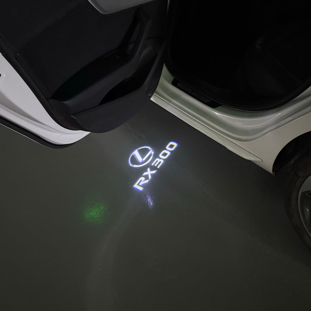 LEXUS LOGO PROJECTOR LIGHTS Nr.01 (الكمية 1 = 1 مجموعة / 2 أضواء باب)