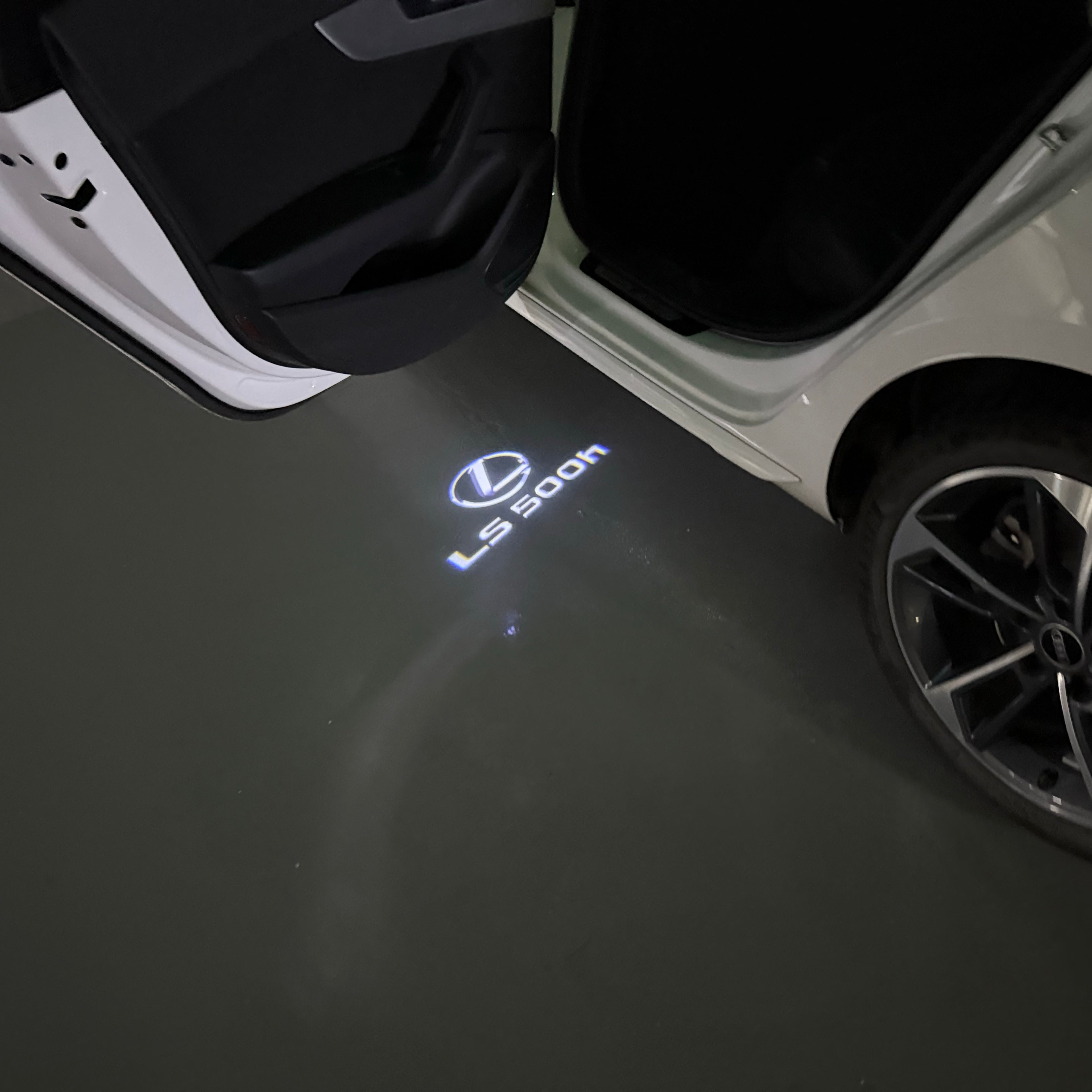LEXUS LOGO PROJECROTR LIGHTS Nr.01 (Menge 1 = 1 Sets/2 Türleuchten)