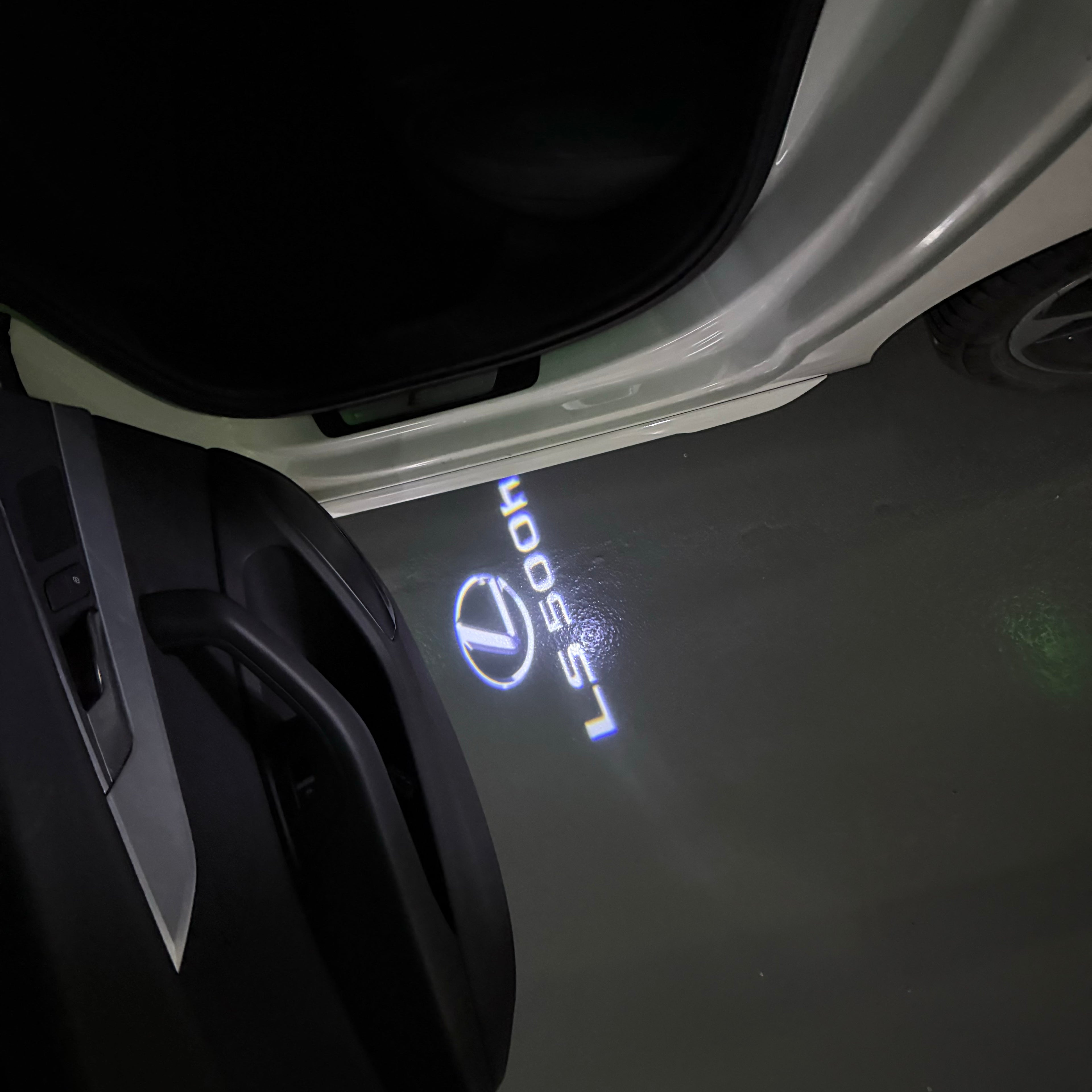 LEXUS LOGO PROJECROTR LIGHTS Nr.01 (Menge 1 = 1 Sets/2 Türleuchten)