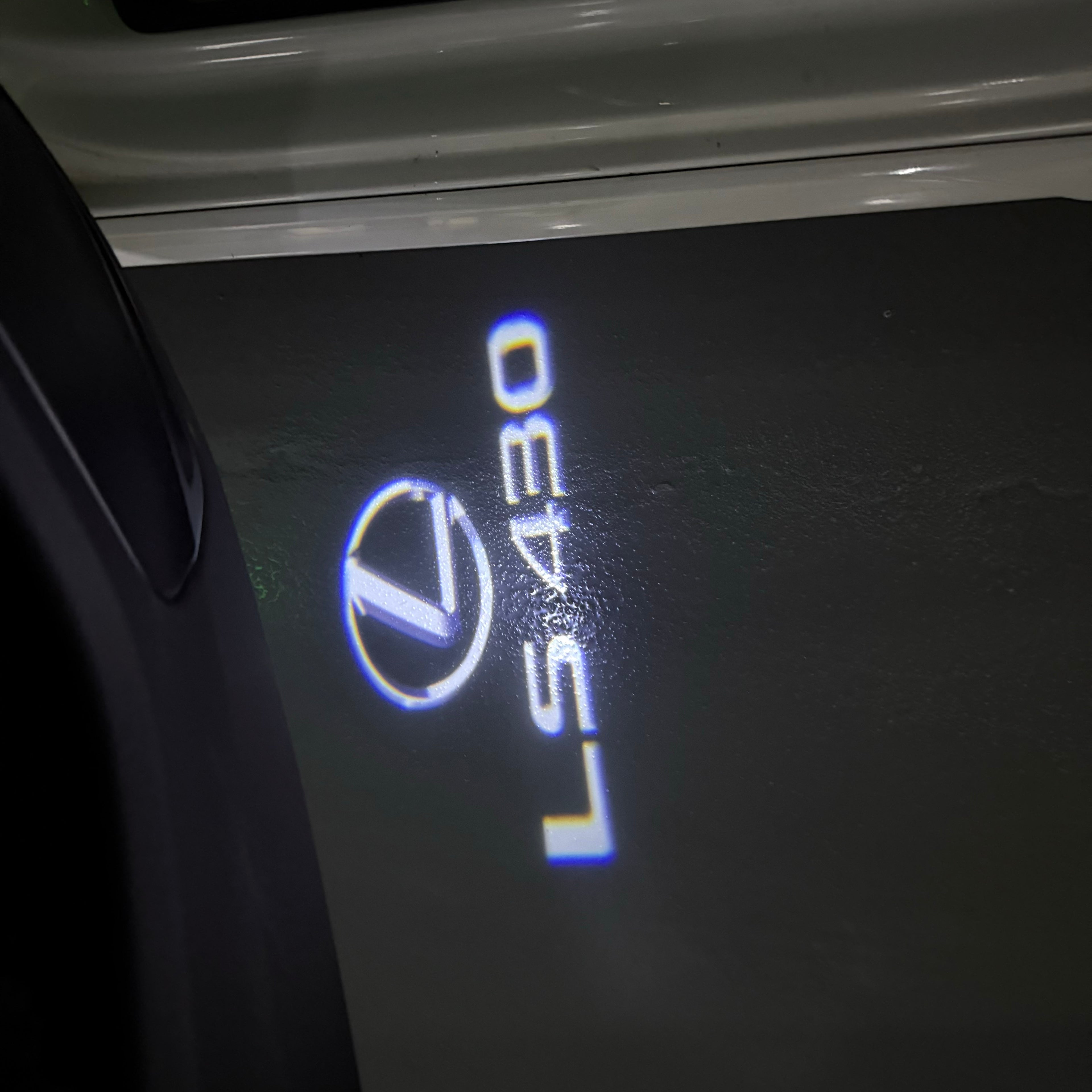 LEXUS LOGO PROJECROTR LIGHTS Nr.01 (Menge 1 = 1 Sets/2 Türleuchten)
