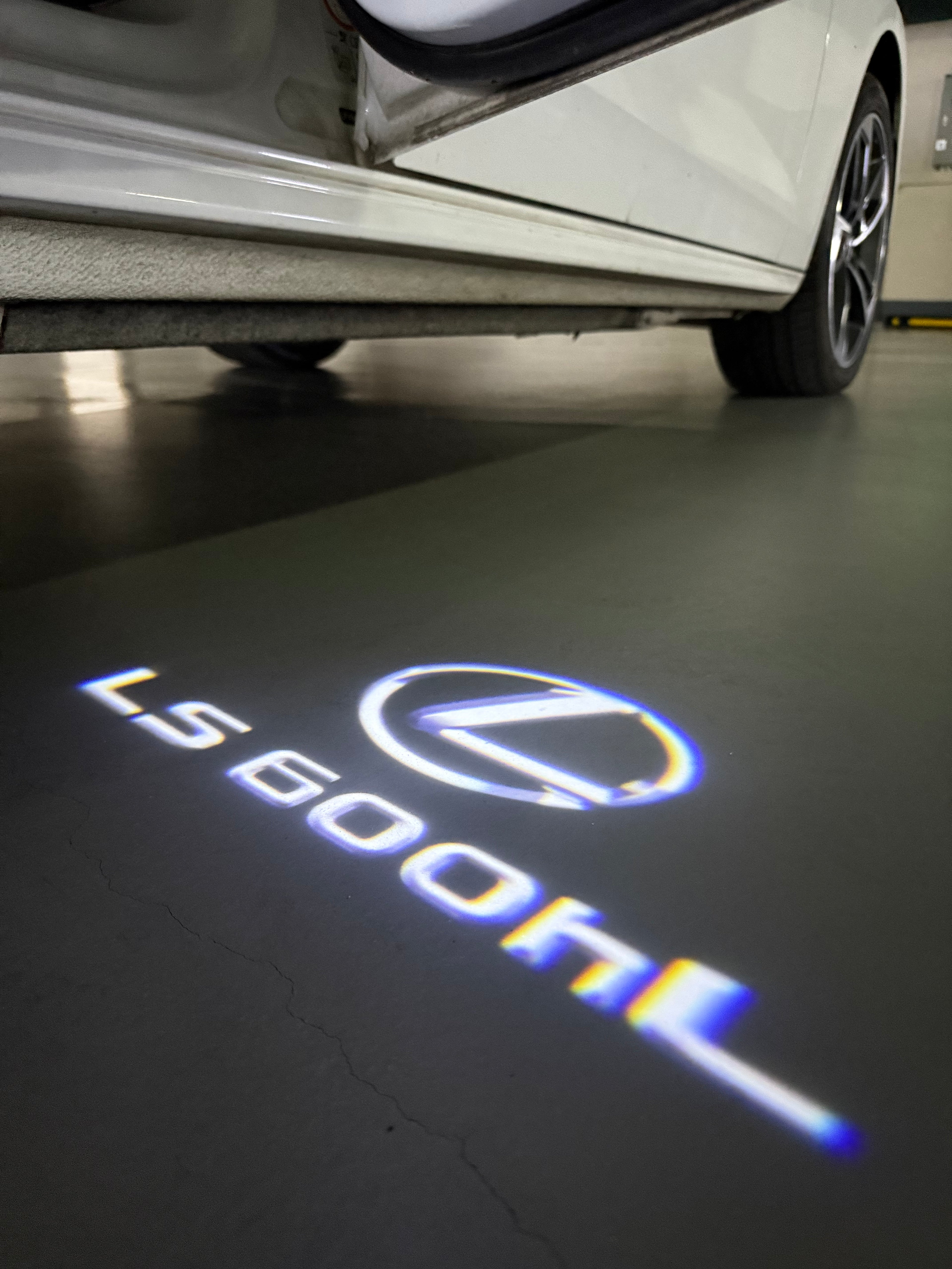 LEXUS LOGO PROJECROTR LIGHTS Nr.01 (Menge 1 = 1 Sets/2 Türleuchten)
