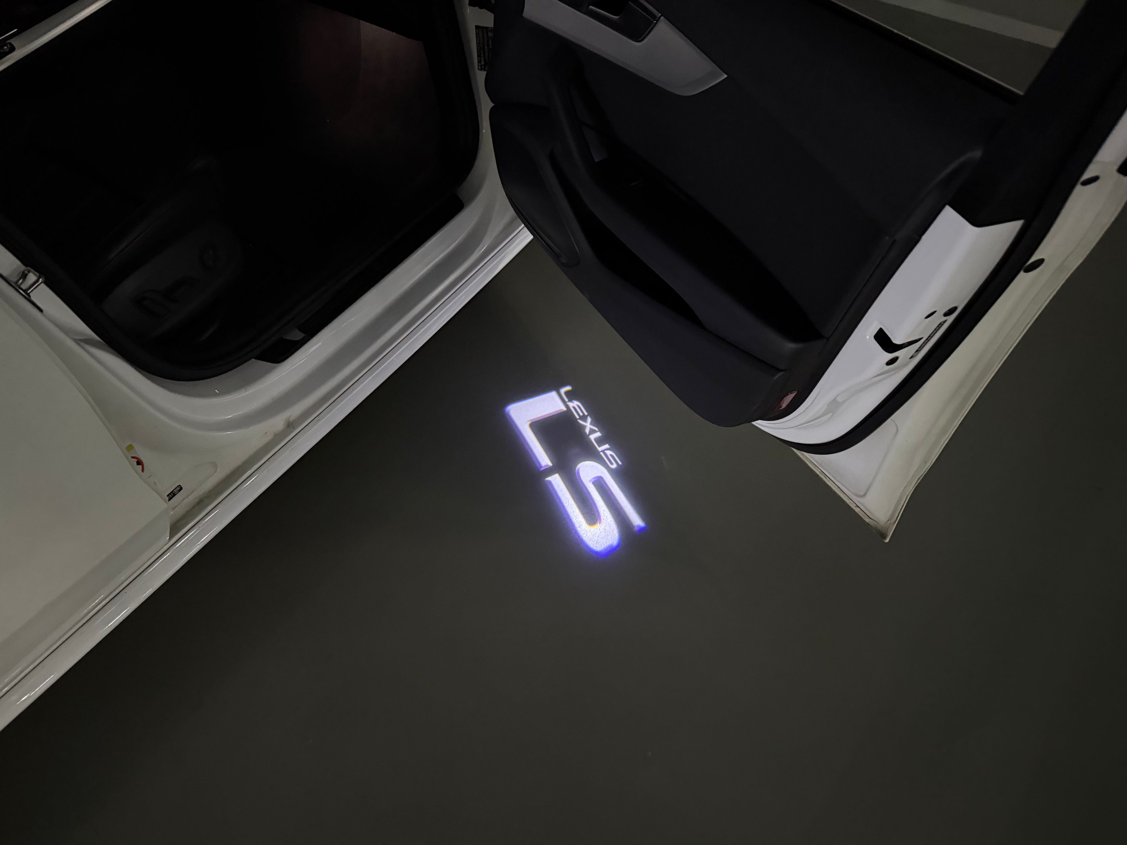 LEXUS LOGO PROJECROTR LIGHTS Nr.01 (Menge 1 = 1 Sets/2 Türleuchten)