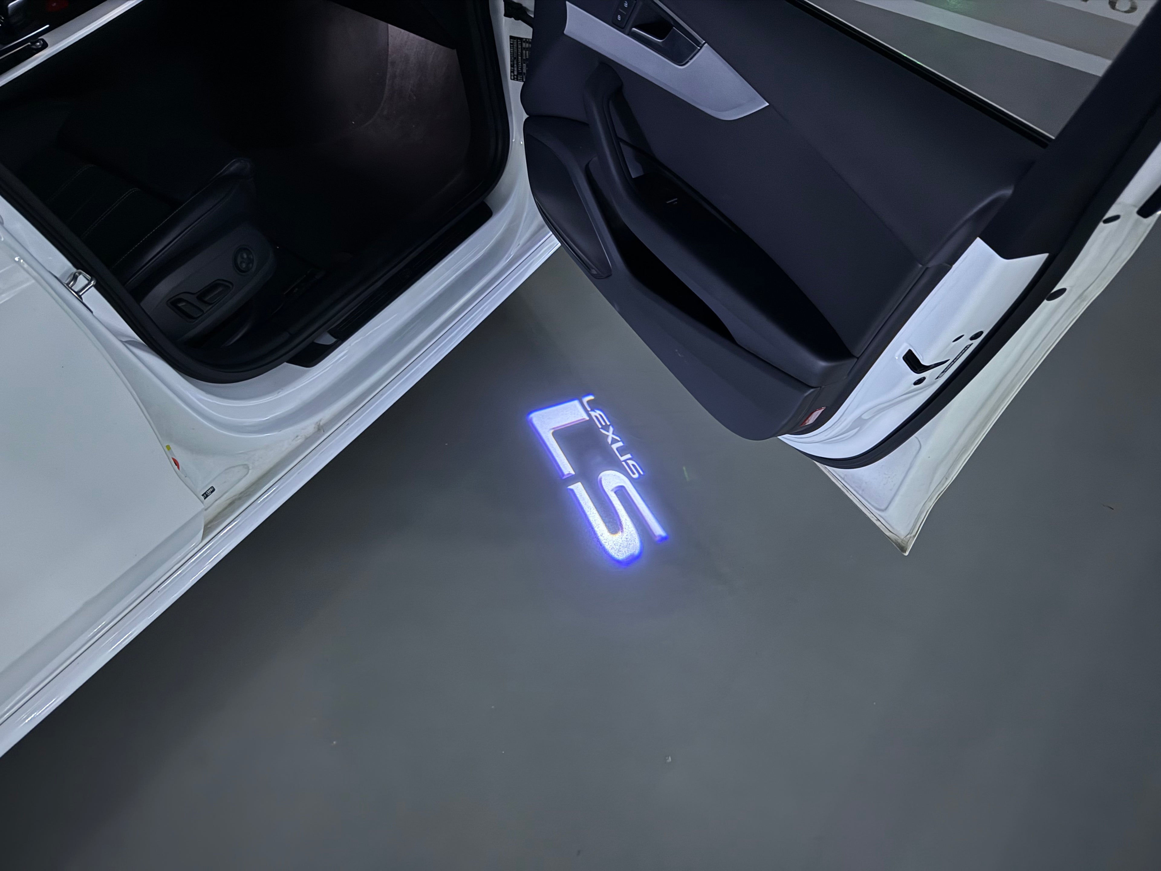 LEXUS LOGO PROJECROTR LIGHTS Nr.01 (Menge 1 = 1 Sets/2 Türleuchten)