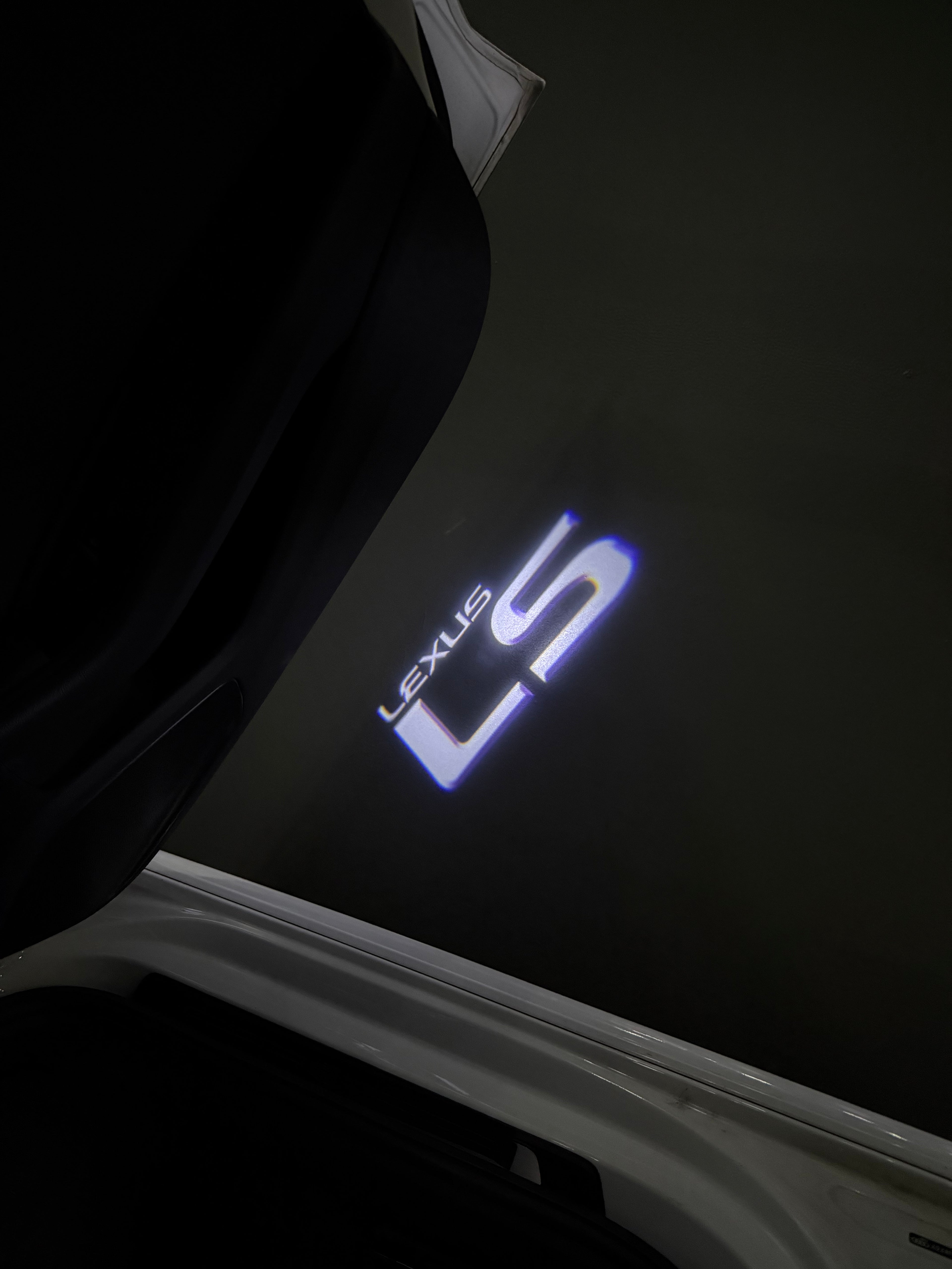 LEXUS LOGO PROJECROTR LIGHTS Nr.01 (Menge 1 = 1 Sets/2 Türleuchten)