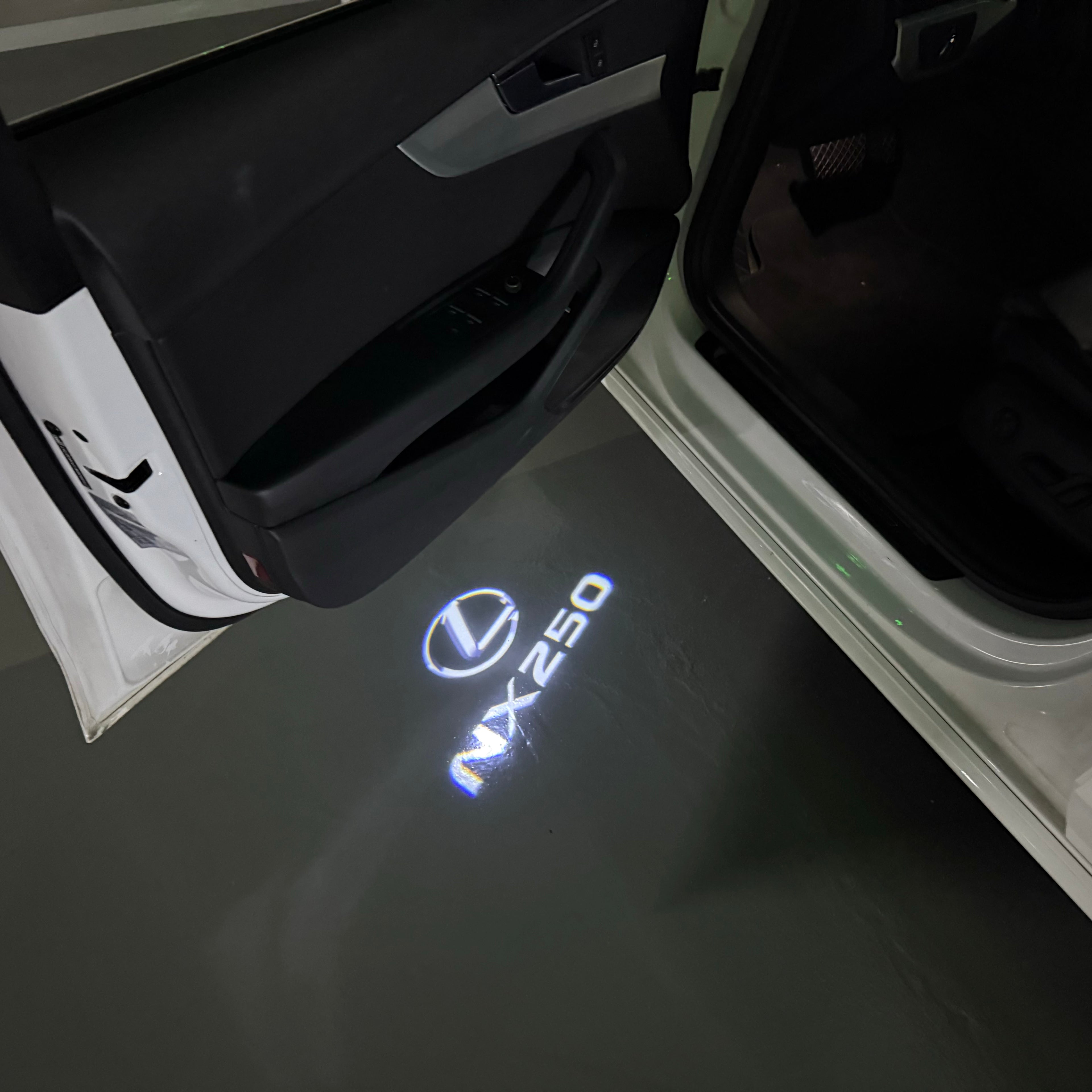 LEXUS LOGO PROJECROTR LIGHTS Nr.01 (Menge 1 = 1 Sets/2 Türleuchten)