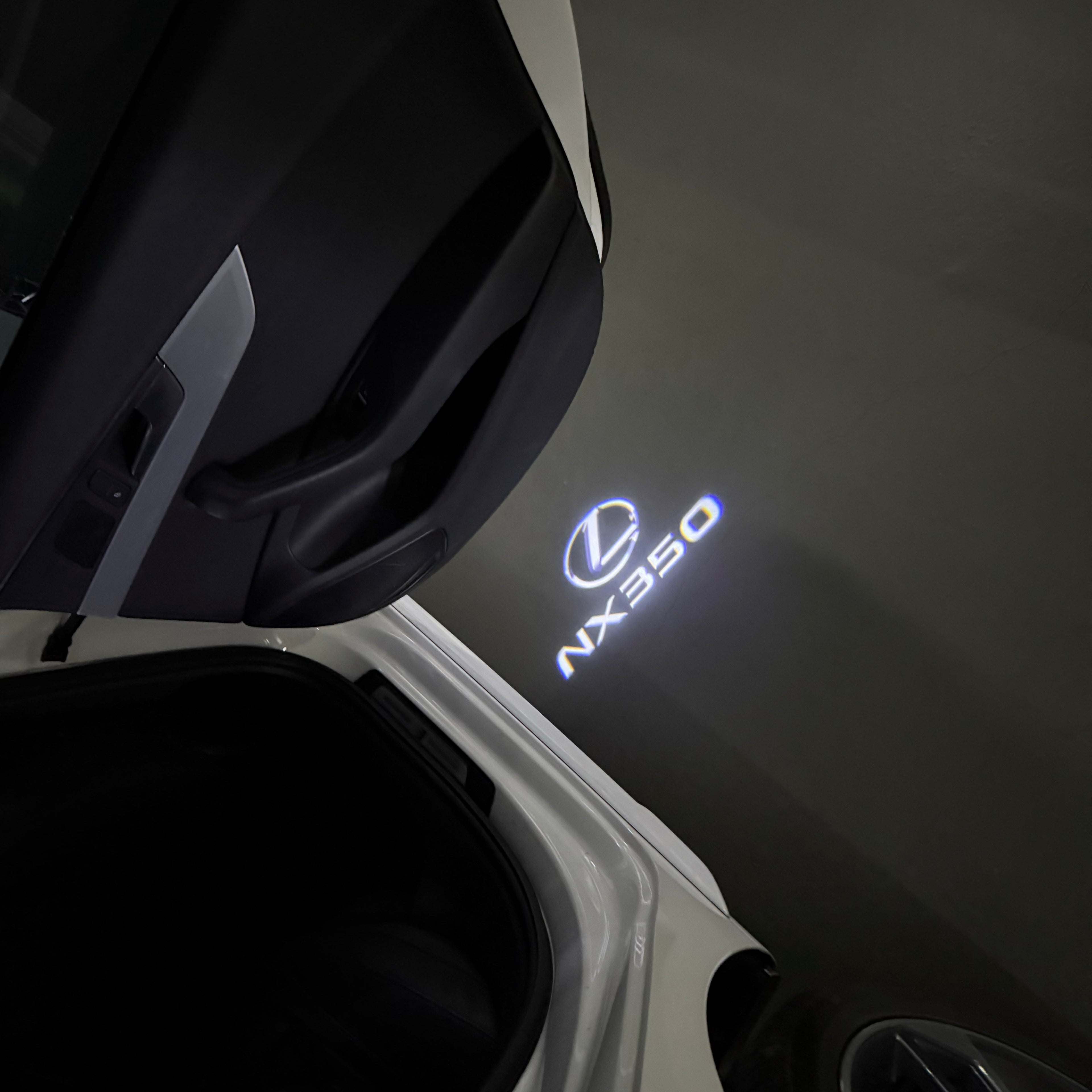 LEXUS LOGO PROJECROTR LIGHTS Nr.01 (Menge 1 = 1 Sets/2 Türleuchten)
