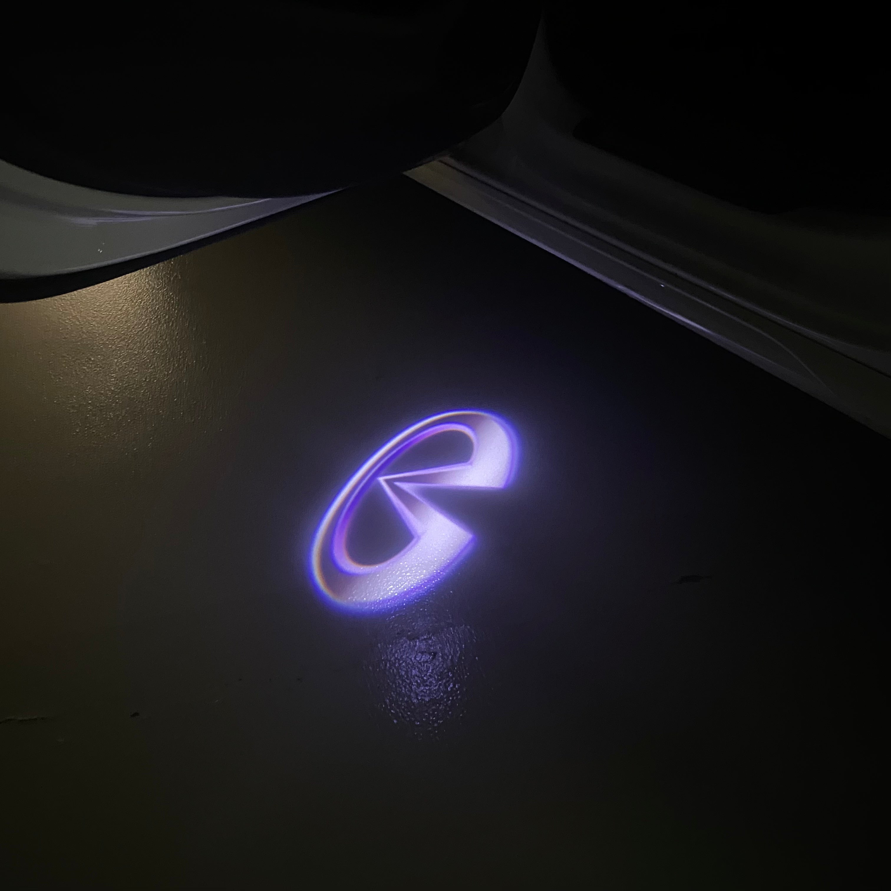INFINTI LOGO PROJECROTR LIGHTS Nr.04 (quantité 1 = 1 ensemble/2 feux de porte)