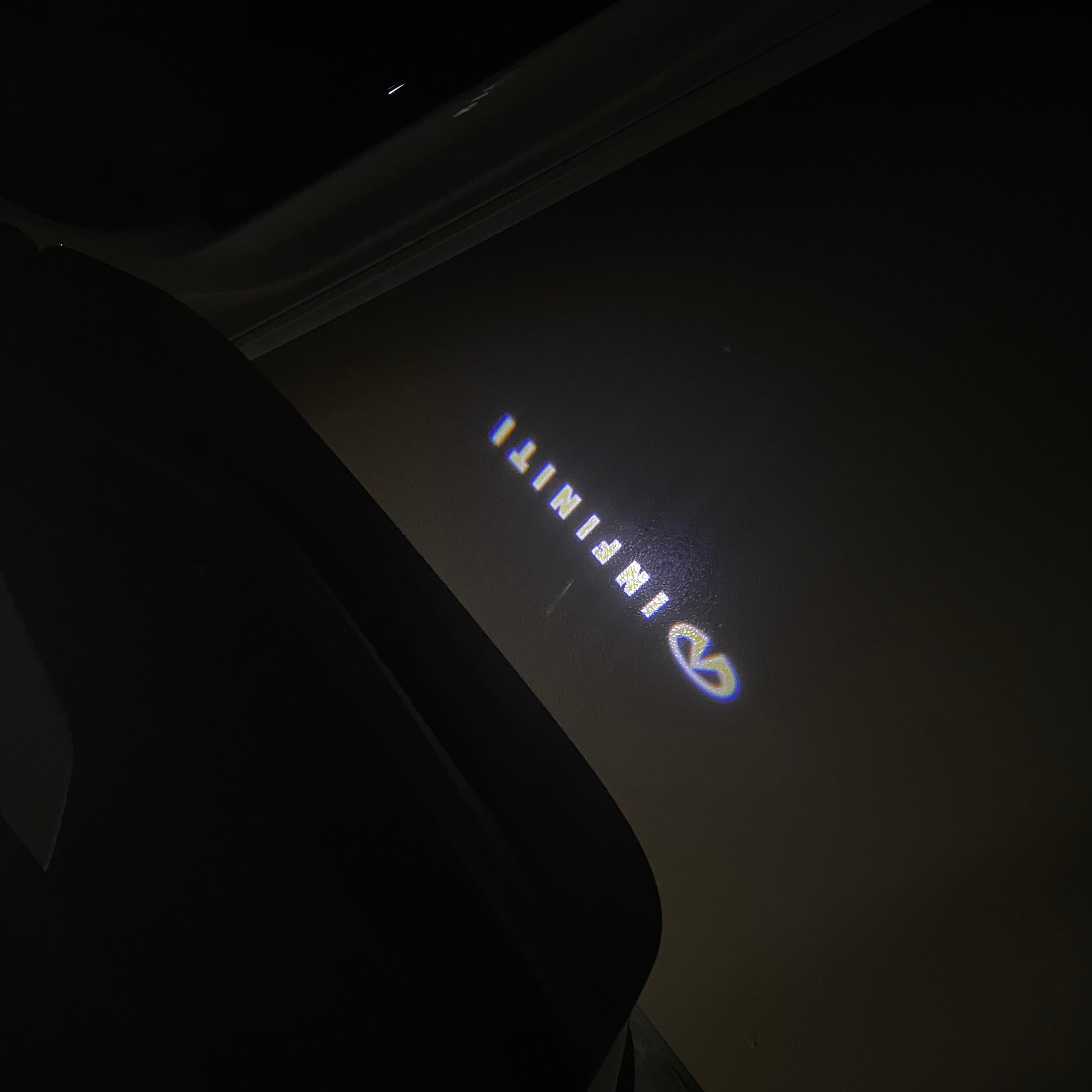 INFINTI LOGO PROJECROTR أضواء Nr.11 (الكمية 1 = 1 مجموعات / 2 أضواء الباب)