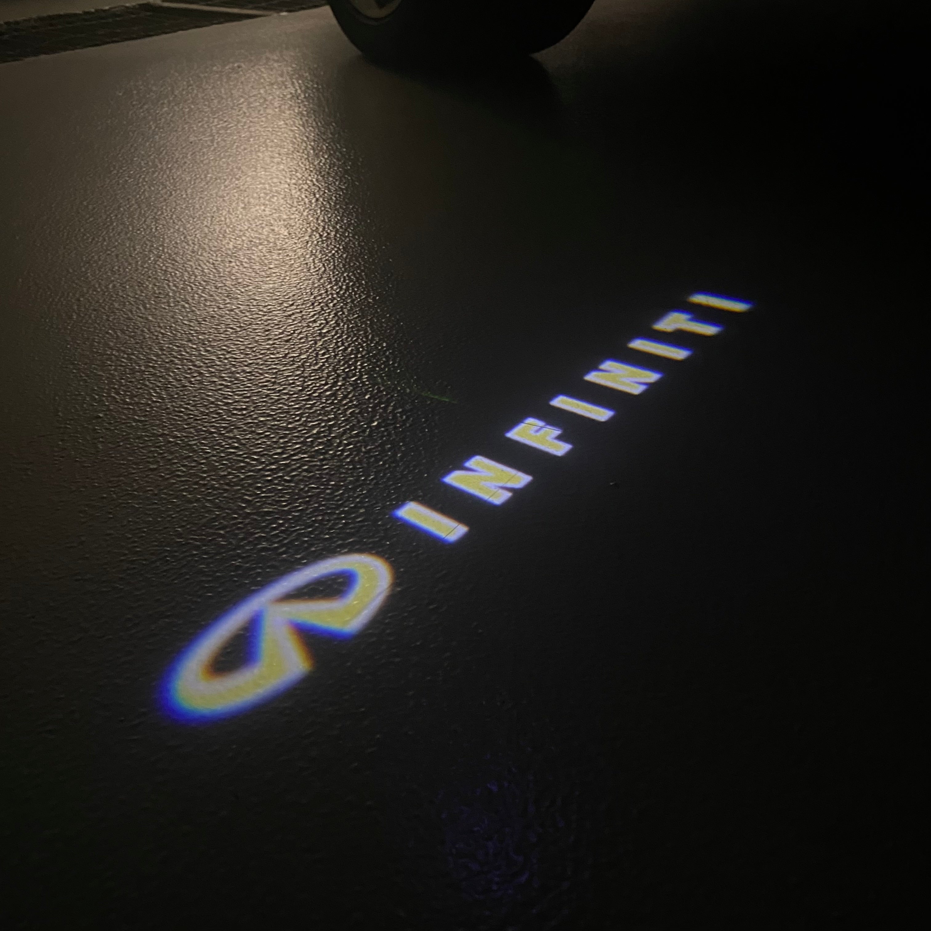 INFINTI LOGO PROJECROTR أضواء Nr.11 (الكمية 1 = 1 مجموعات / 2 أضواء الباب)