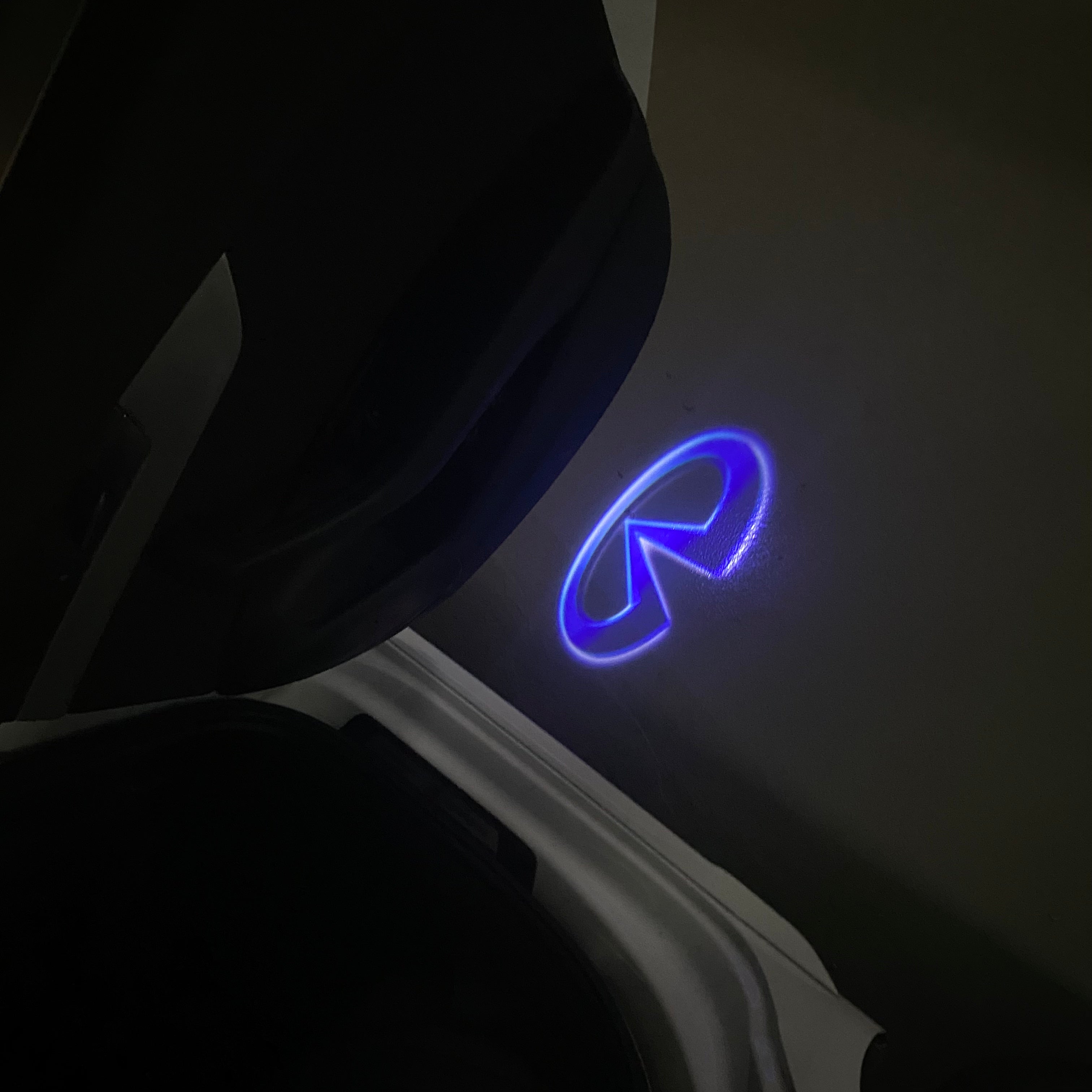 INFINTI LOGO PROJECROTR أضواء Nr.05 (الكمية 1 = 1 مجموعات / 2 أضواء الباب)