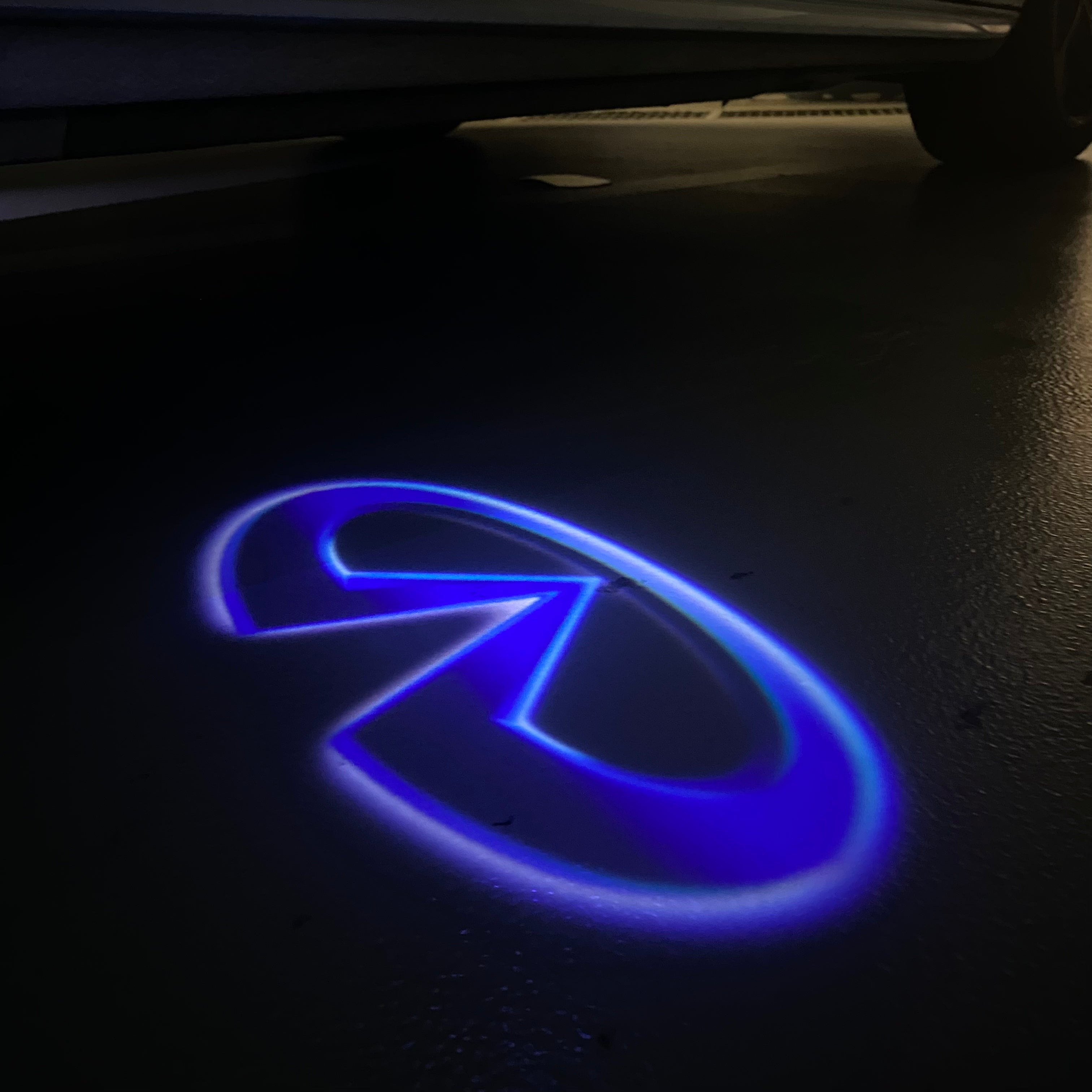 INFINTI LOGO PROJECROTR أضواء Nr.05 (الكمية 1 = 1 مجموعات / 2 أضواء الباب)