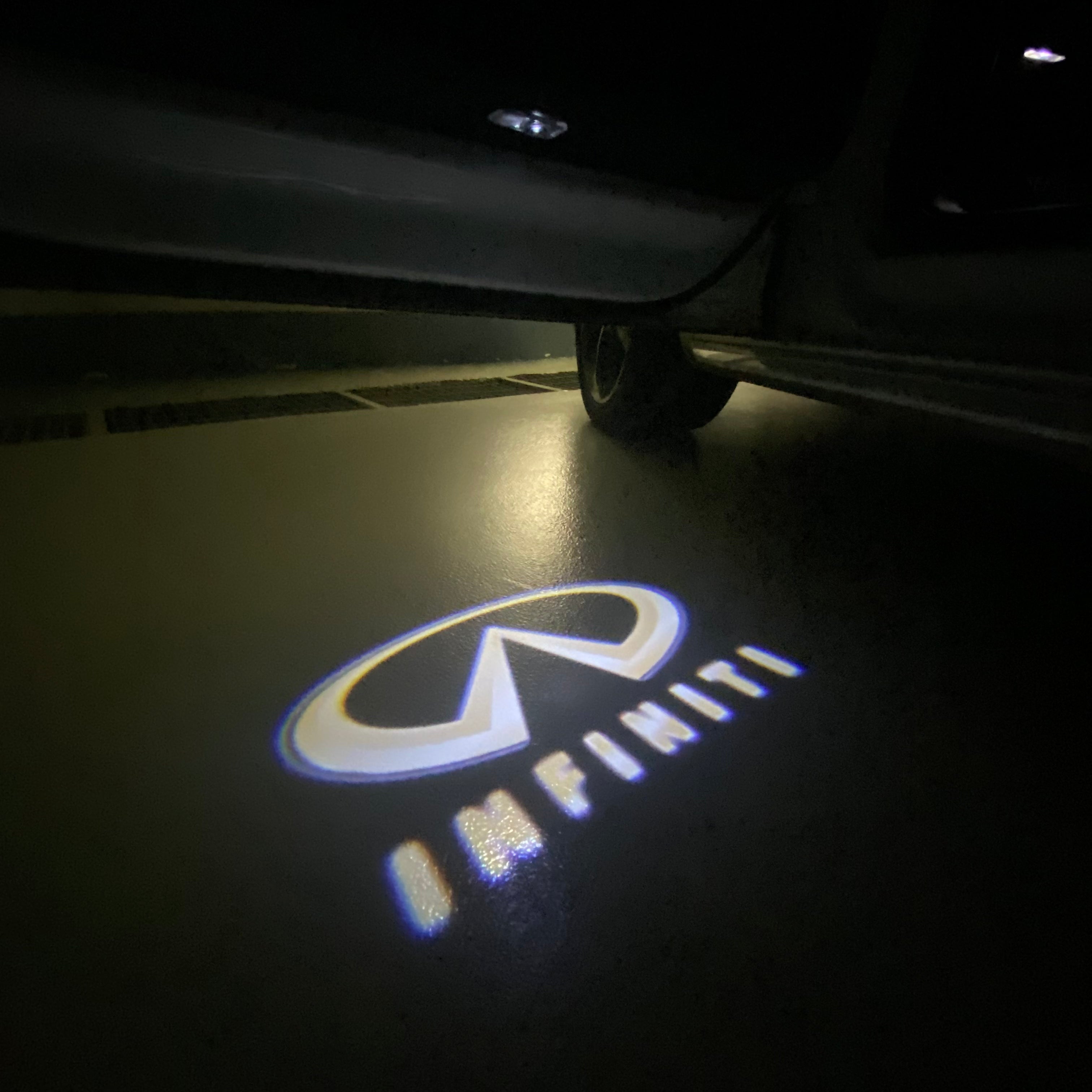 INFINTI LOGO PROJECROTR أضواء Nr.08 (الكمية 1 = 1 مجموعات / 2 أضواء الباب)