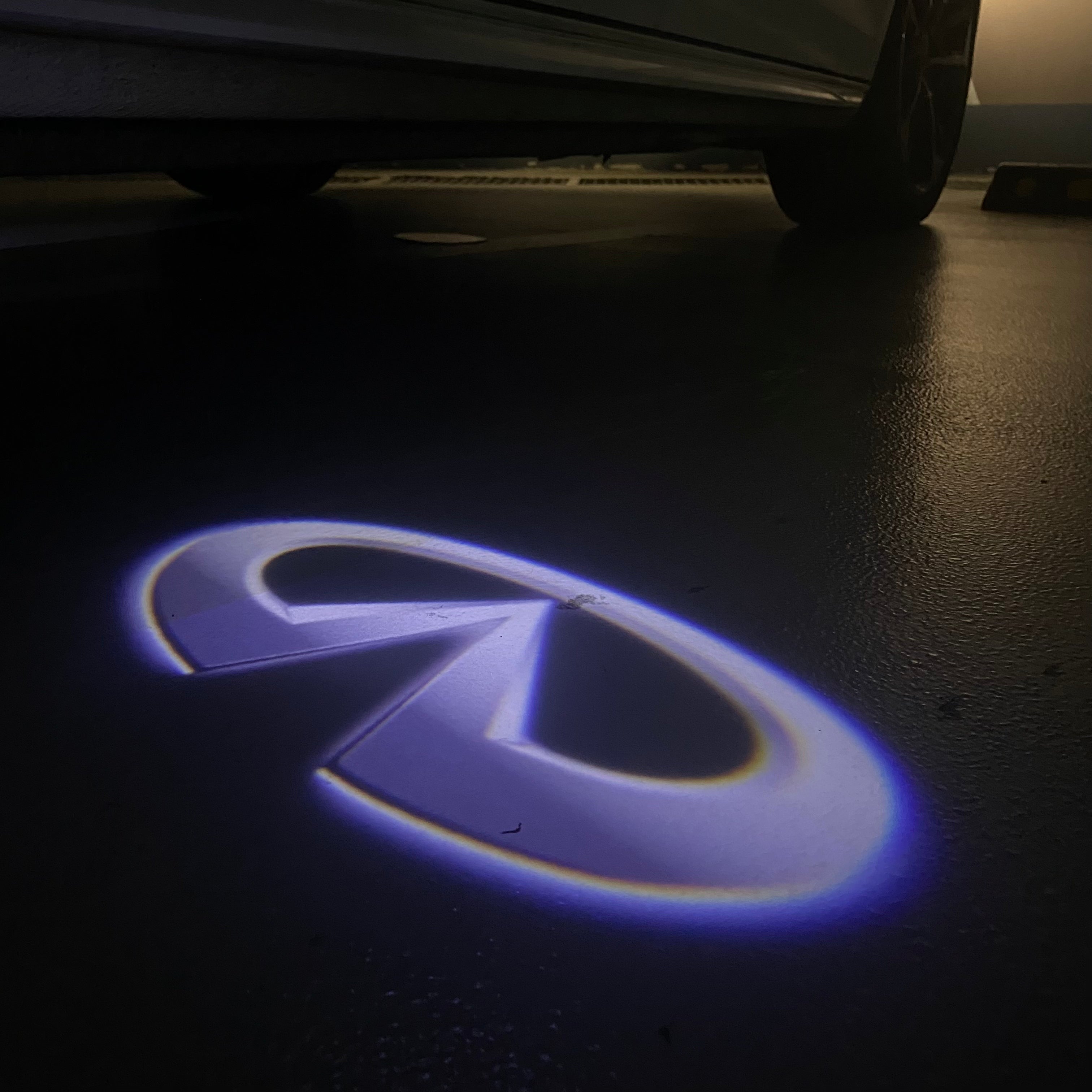 Feu No 07 du logo d'Infiniti (qty 1 = 1 ensemble / 2 feux de porte)