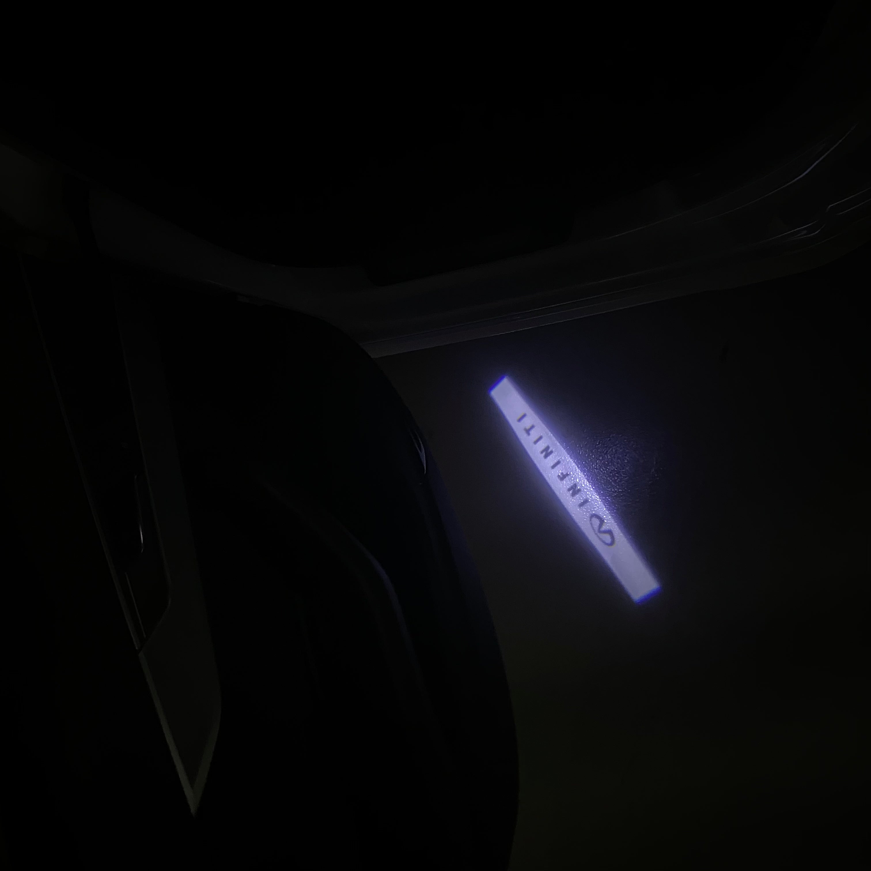INFINTI LOGO PROJECROTR LIGHTS Nr.17 (quantité 1 = 1 ensemble/2 feux de porte)