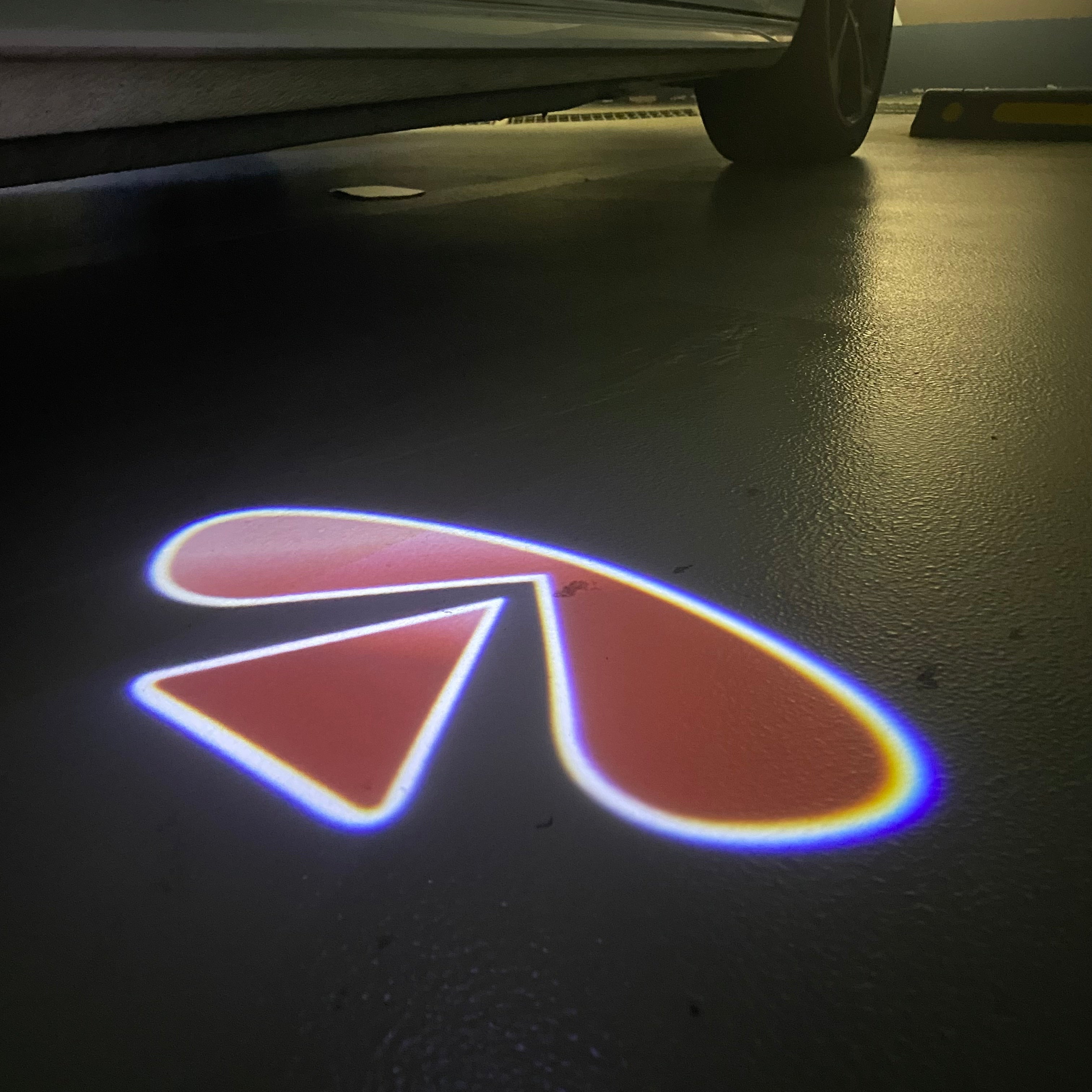 INFINTI LOGO PROJECROTR LIGHTS Nr.18 (quantité 1 = 1 ensemble/2 feux de porte)