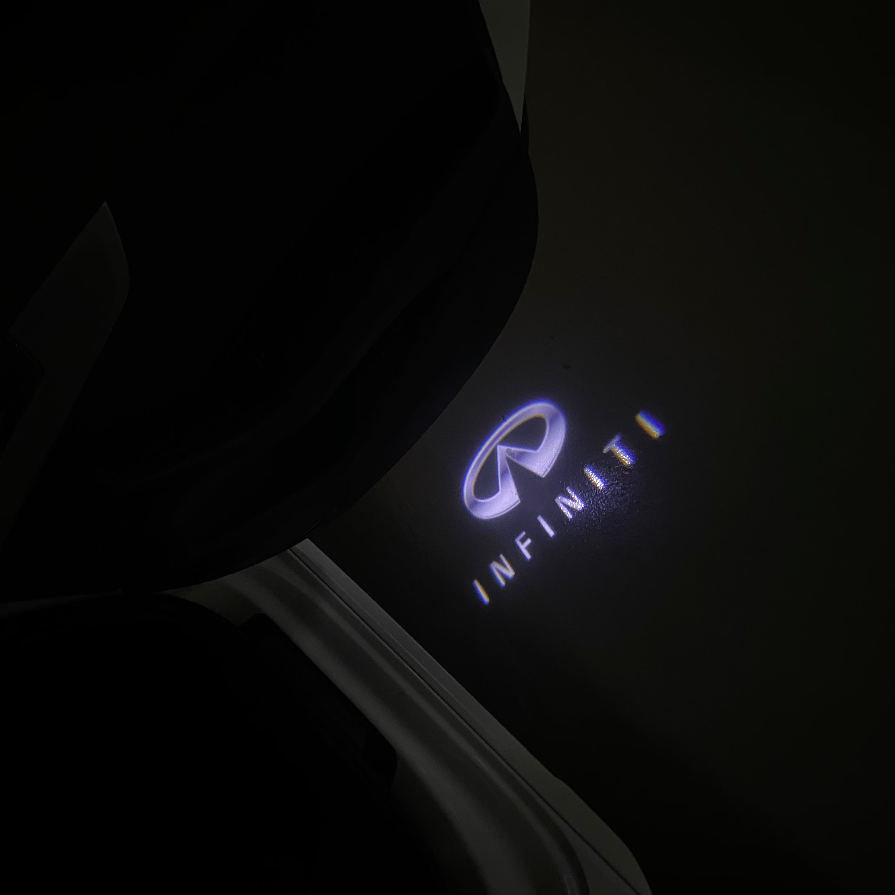 INFINTI LOGO PROJECROTR أضواء Nr.21 (الكمية 1 = 1 مجموعات / 2 أضواء الباب)