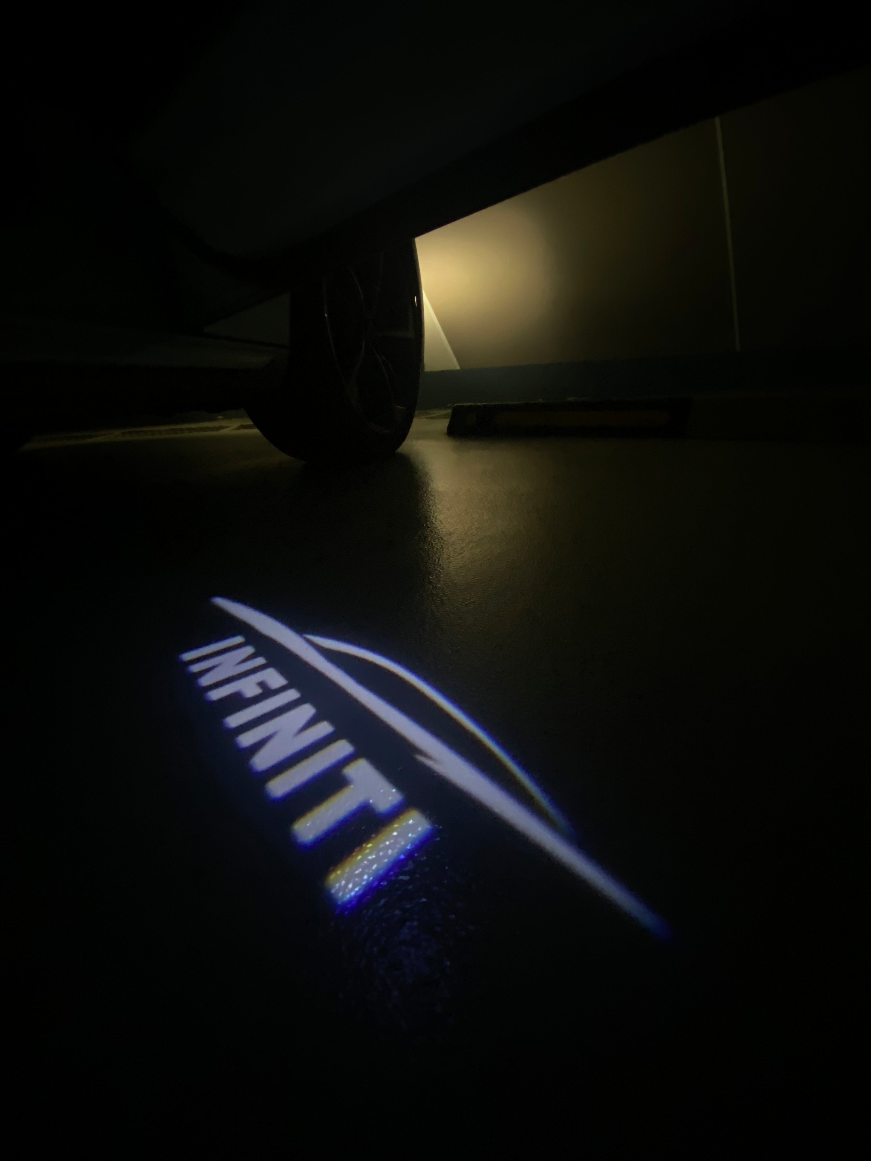 INFINTI LOGO PROJECROTR LIGHTS Nr.19 (quantité 1 = 1 ensemble/2 feux de porte)