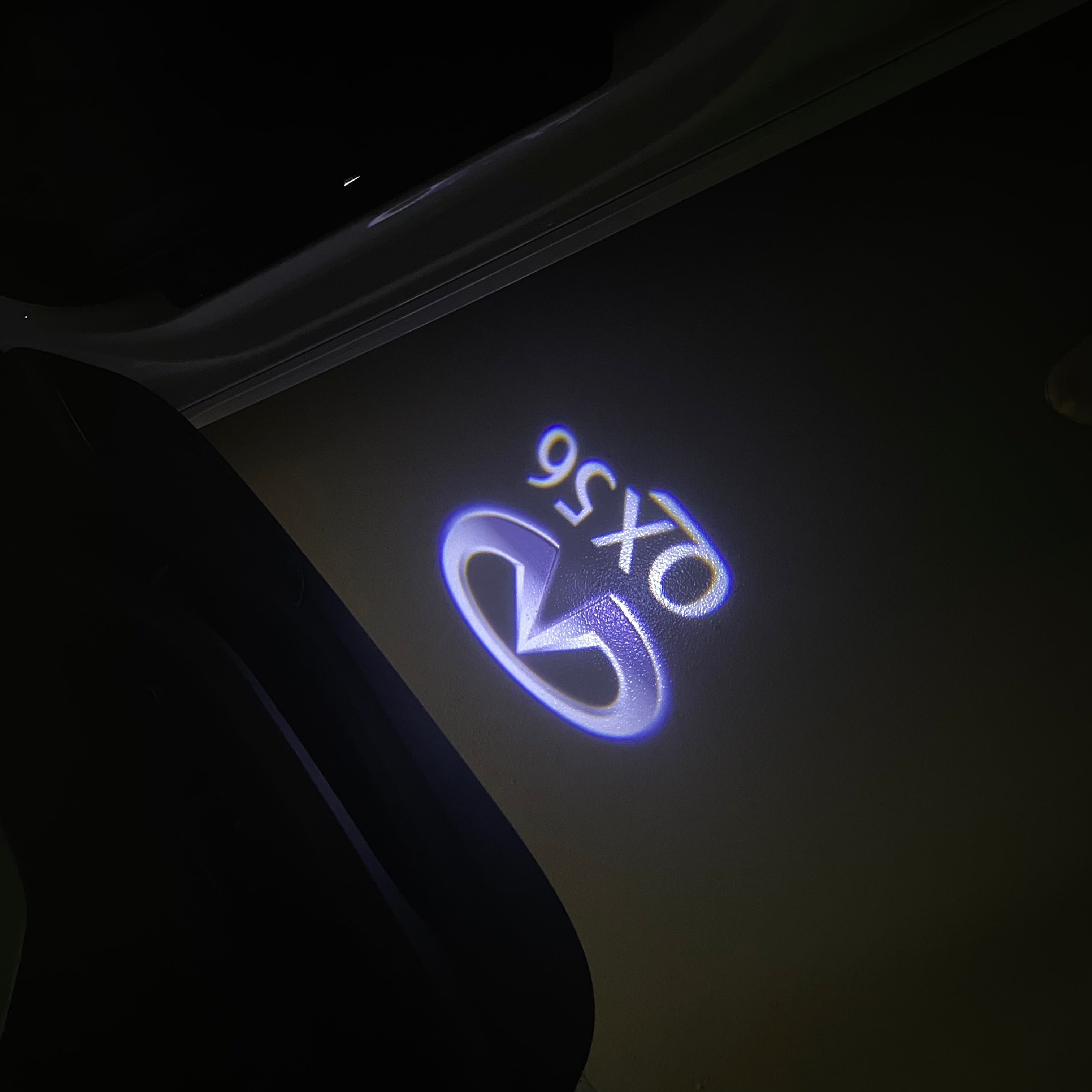 INFINTI QX56 LOGO PROJECROTR LIGHTS Nr.74 (quantité 1 = 1 ensemble/2 feux de porte)