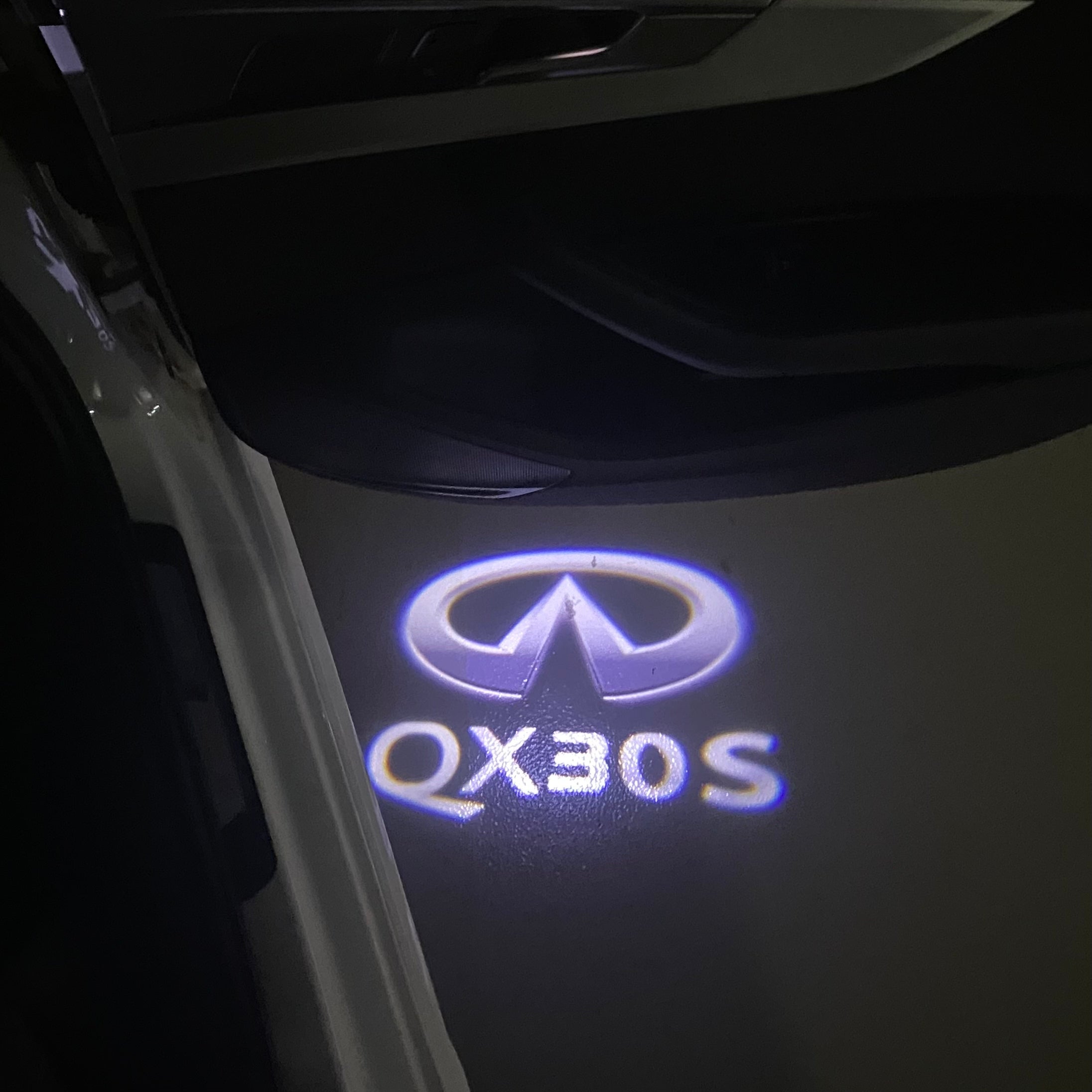 INFINTI QX30 S LOGO PROJECROTR LIGHTS Nr.44 (quantité 1 = 1 ensemble/2 feux de porte)