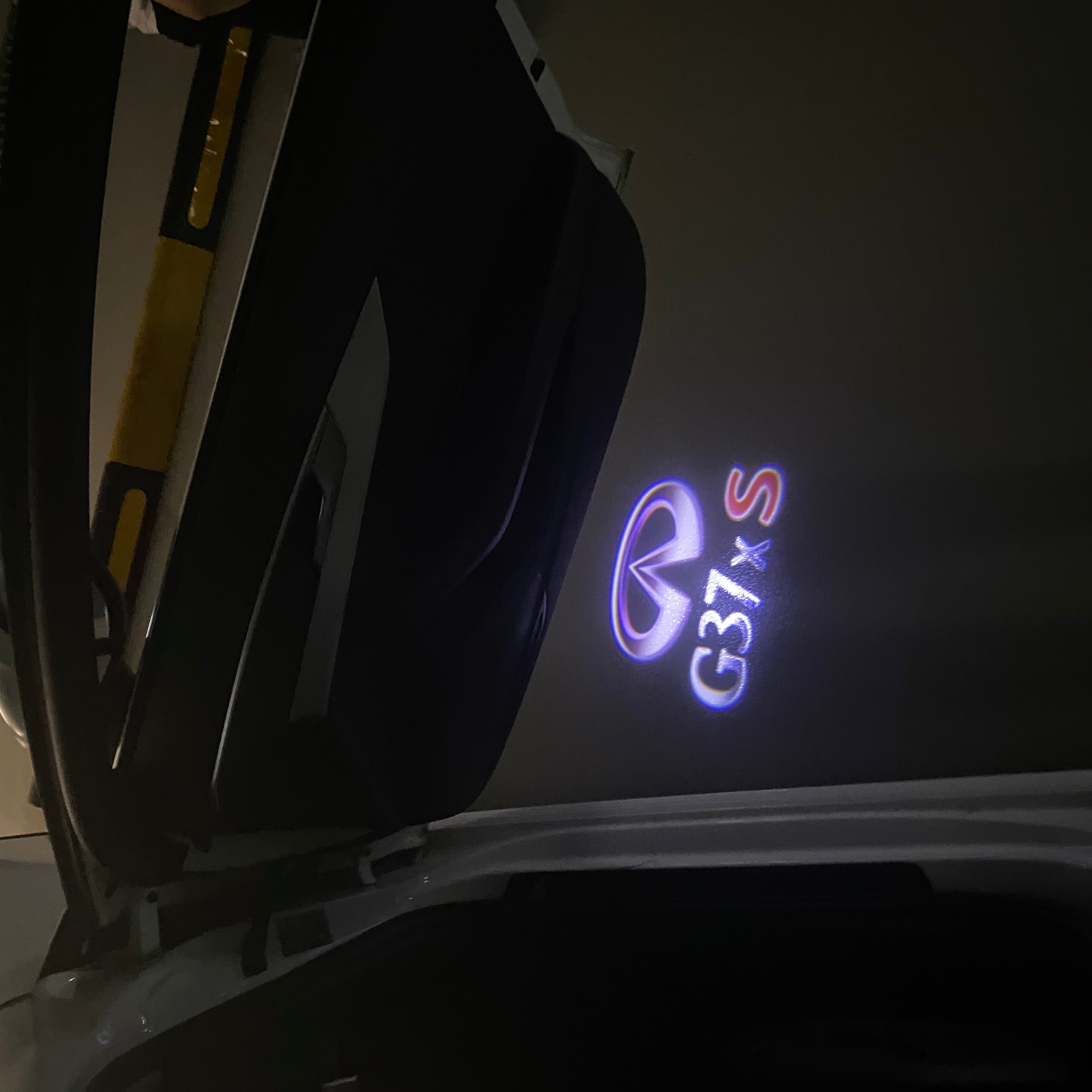 INFINTI G37xS LOGO PROJECROTR LIGHTS Nr.34 (quantité 1 = 1 ensembles / 2 feux de porte)