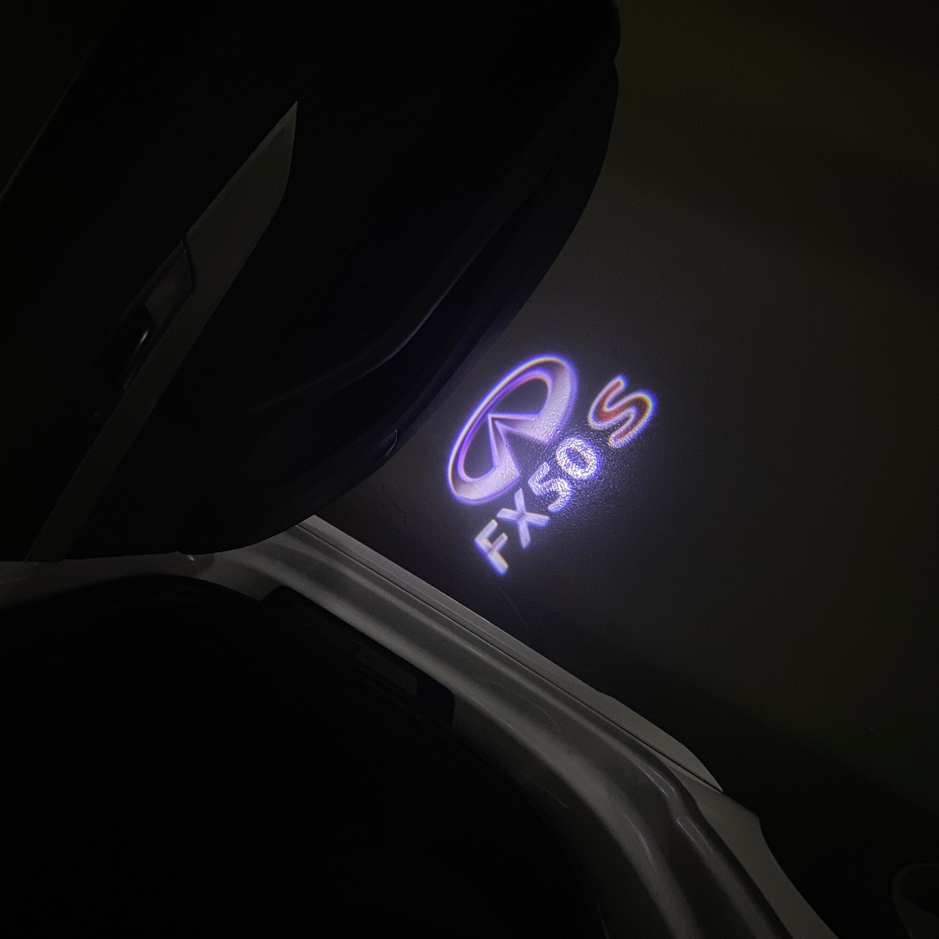 INFINTI FX50 S LOGO PROJECROTR LIGHTS Nr.28 (cantidad 1 = 1 juego/2 luces de puerta)
