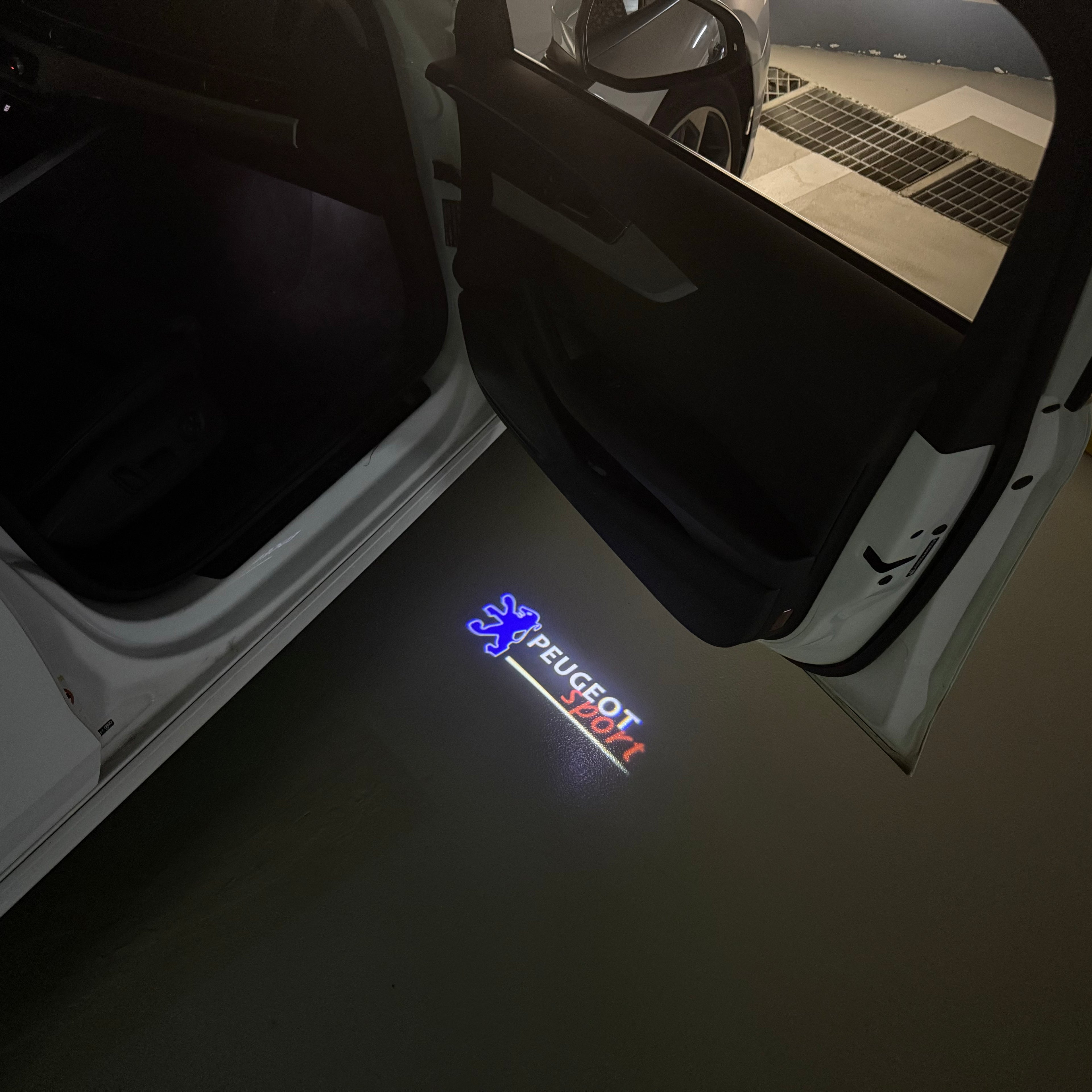 BMW M3 LOGO PROJECTOT LIGHTS Nr.24 (Menge 1 = 1 Sets/2 Türleuchten)
