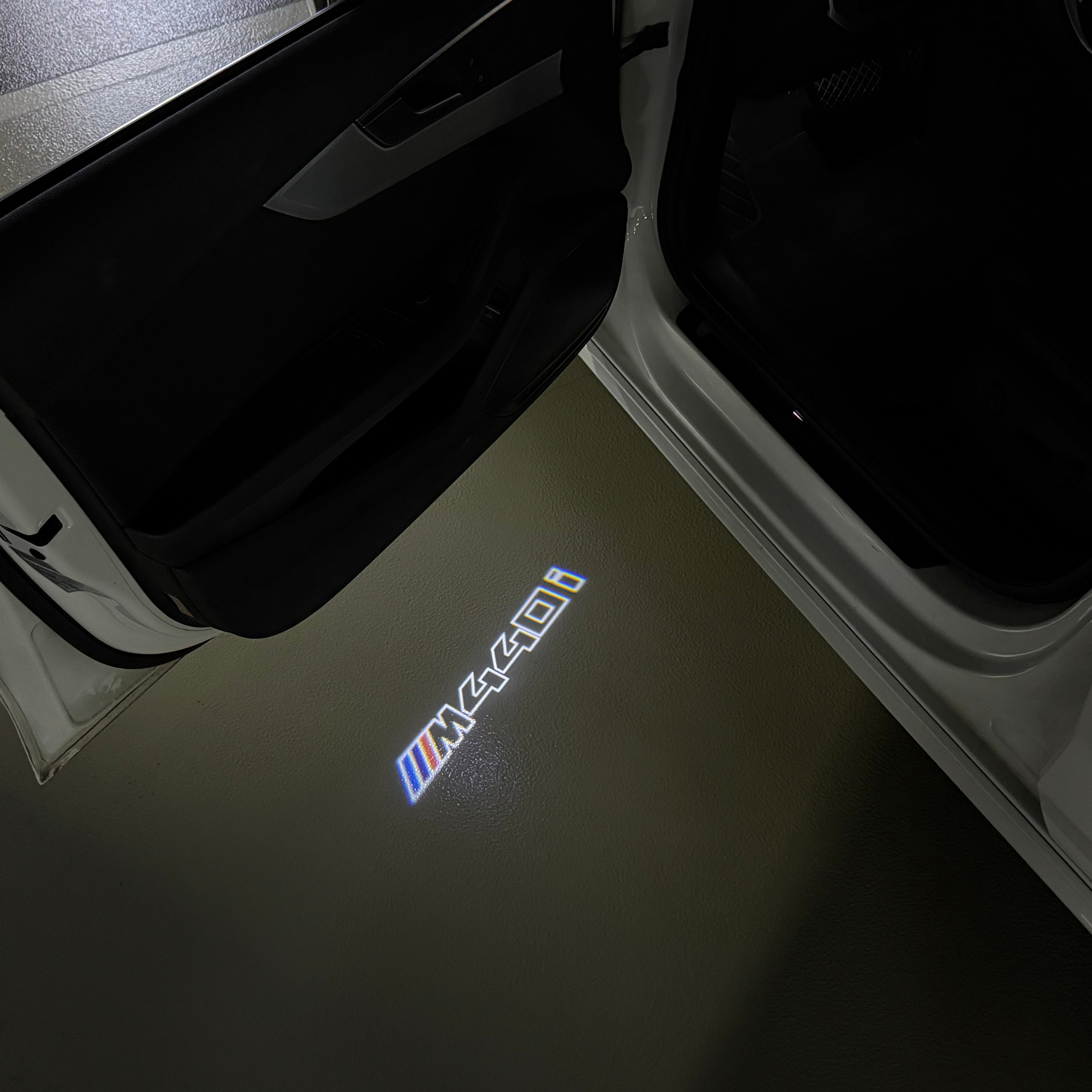 ÉCLAIRAGE DE PROJECTEUR BMW M3 LOGO Nr.24 (quantité 1 = 1 jeux / 2 feux de porte)