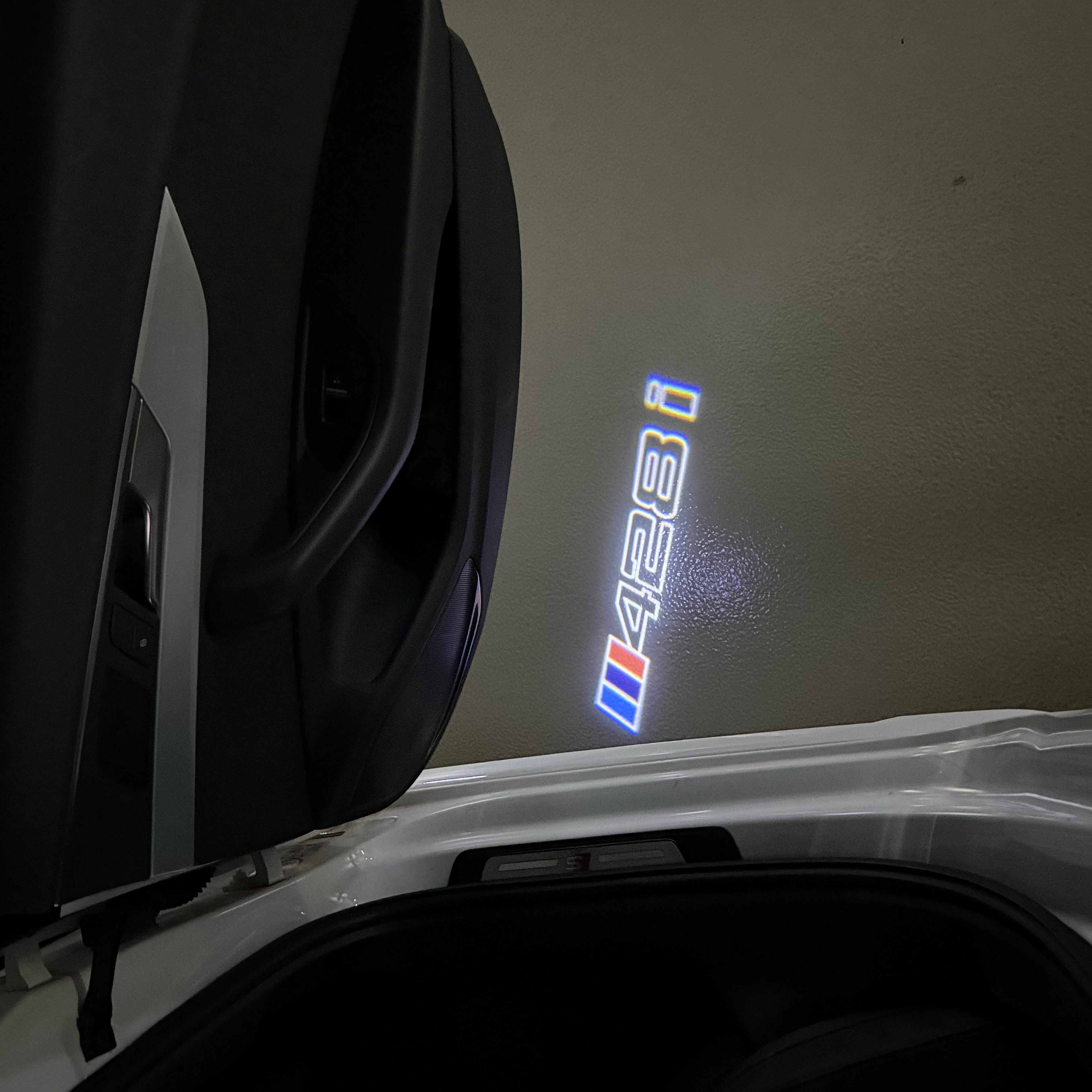 ÉCLAIRAGE DE PROJECTEUR BMW M3 LOGO Nr.24 (quantité 1 = 1 jeux / 2 feux de porte)