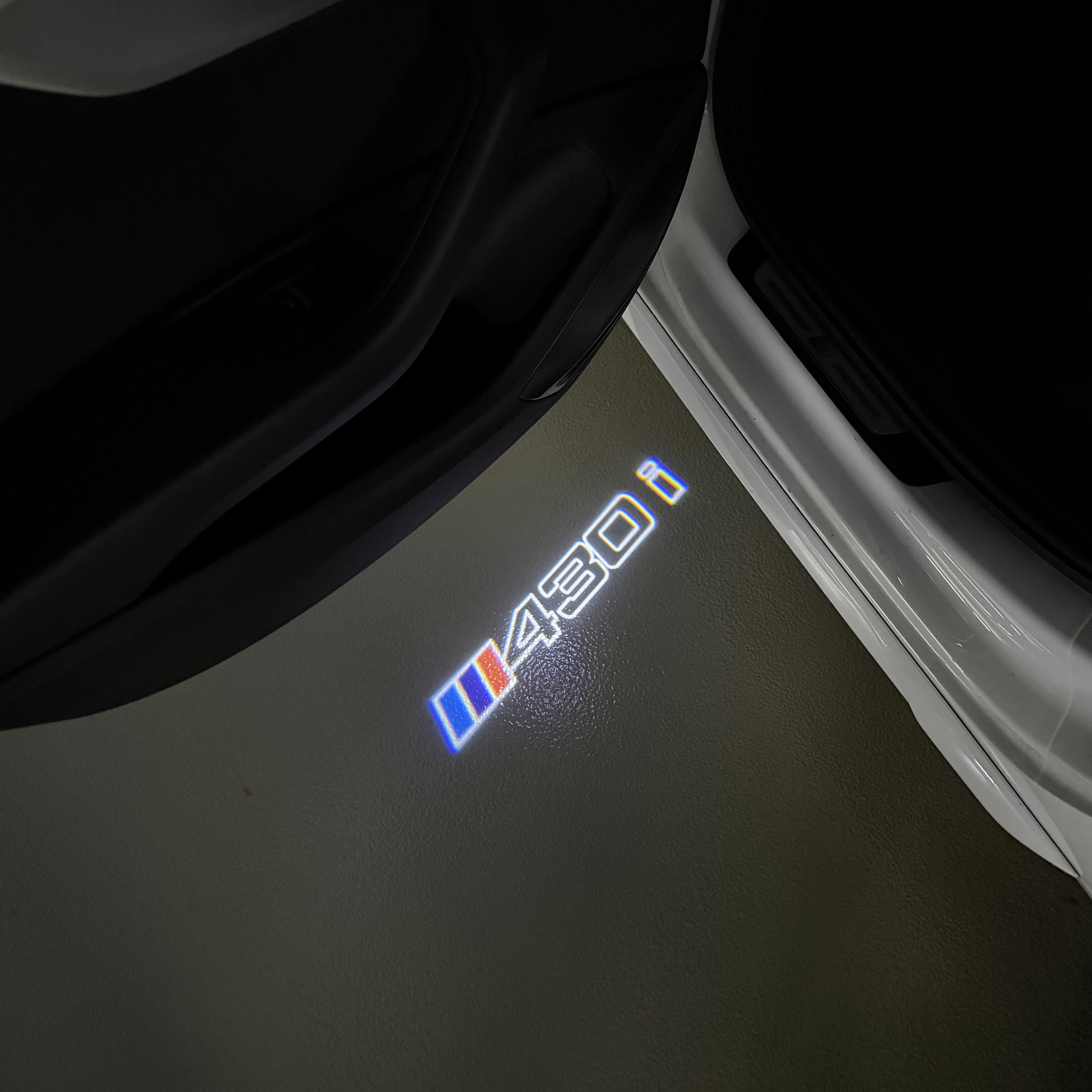 ÉCLAIRAGE DE PROJECTEUR BMW M3 LOGO Nr.24 (quantité 1 = 1 jeux / 2 feux de porte)