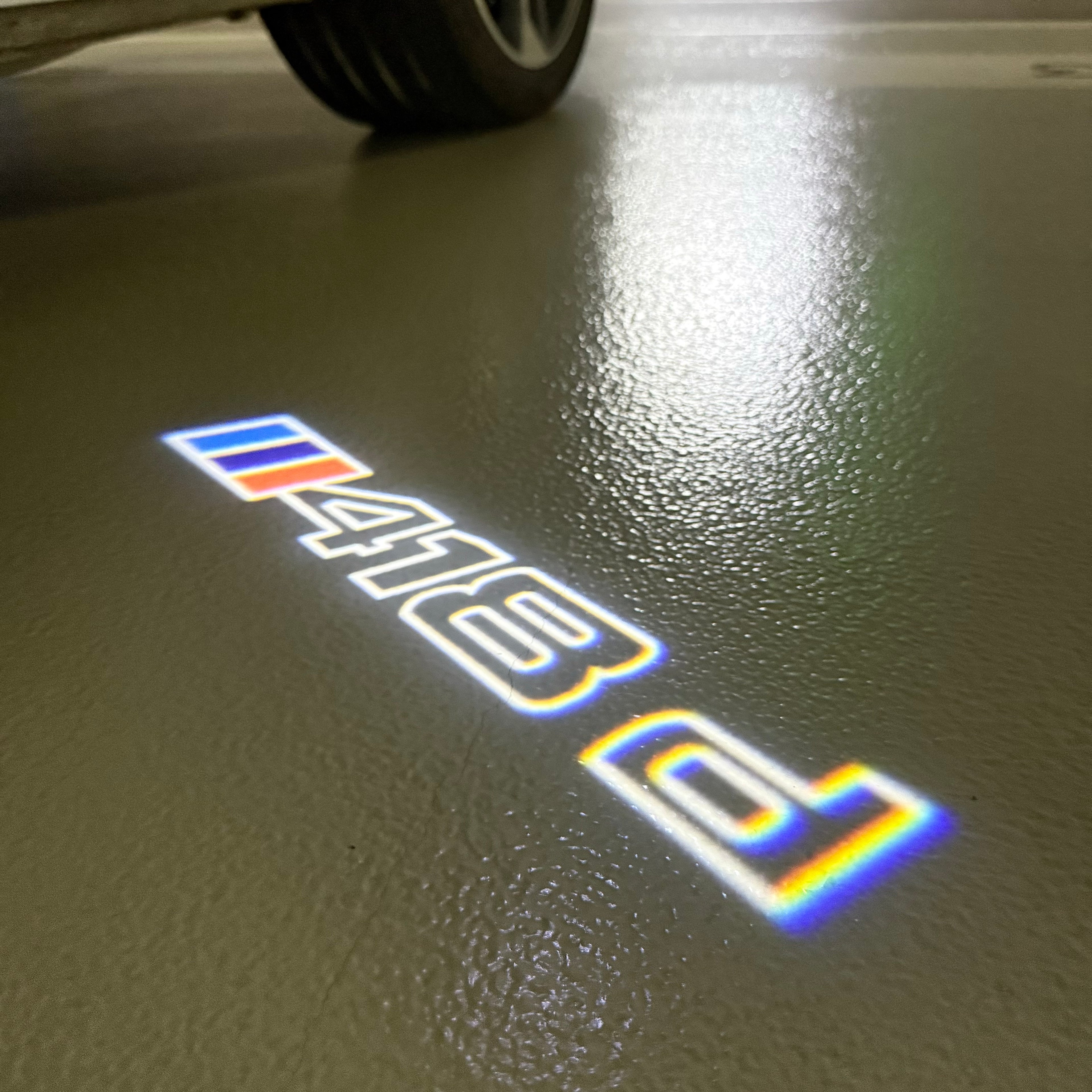 ÉCLAIRAGE DE PROJECTEUR BMW M3 LOGO Nr.24 (quantité 1 = 1 jeux / 2 feux de porte)
